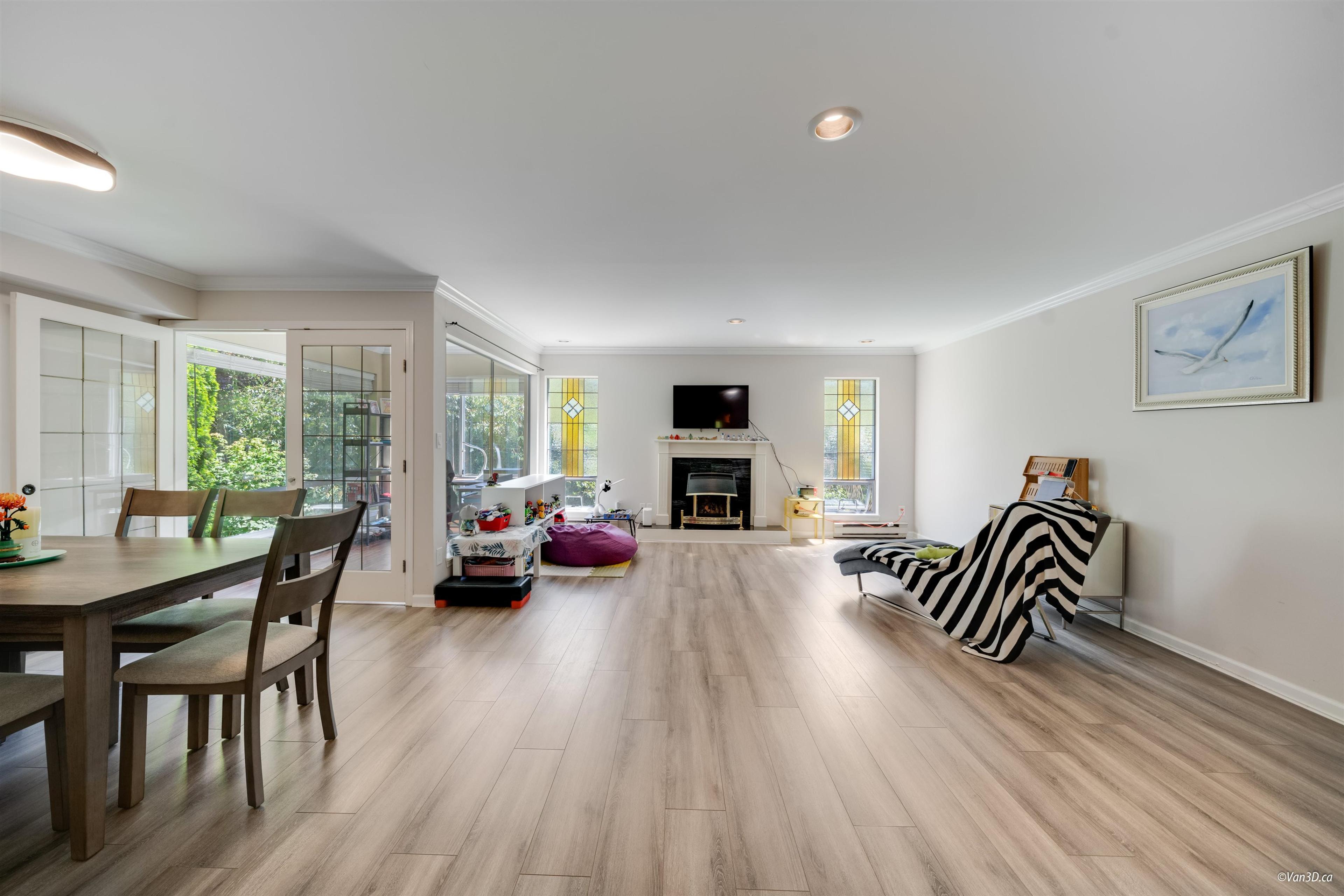 #3 1552 EVERALL STREET - 11