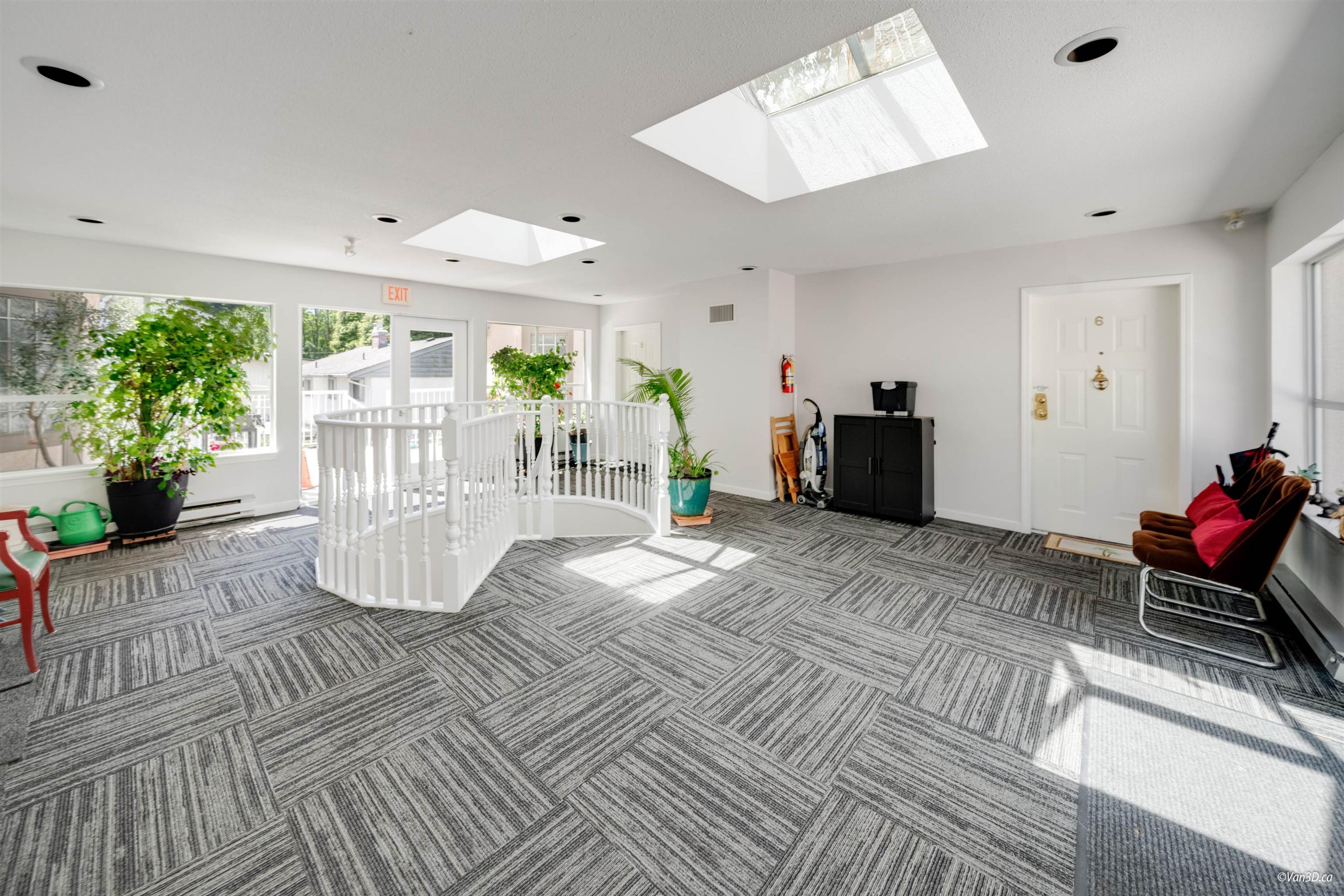 #3 1552 EVERALL STREET - 40