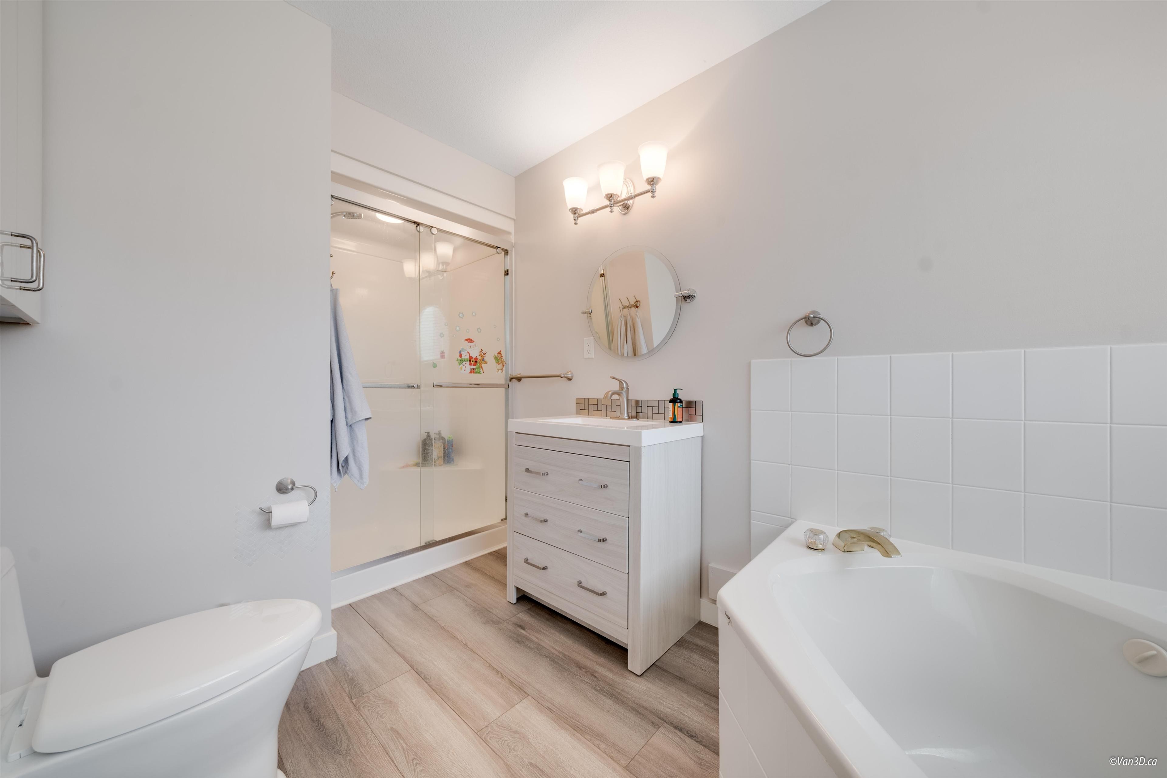 #3 1552 EVERALL STREET - 29