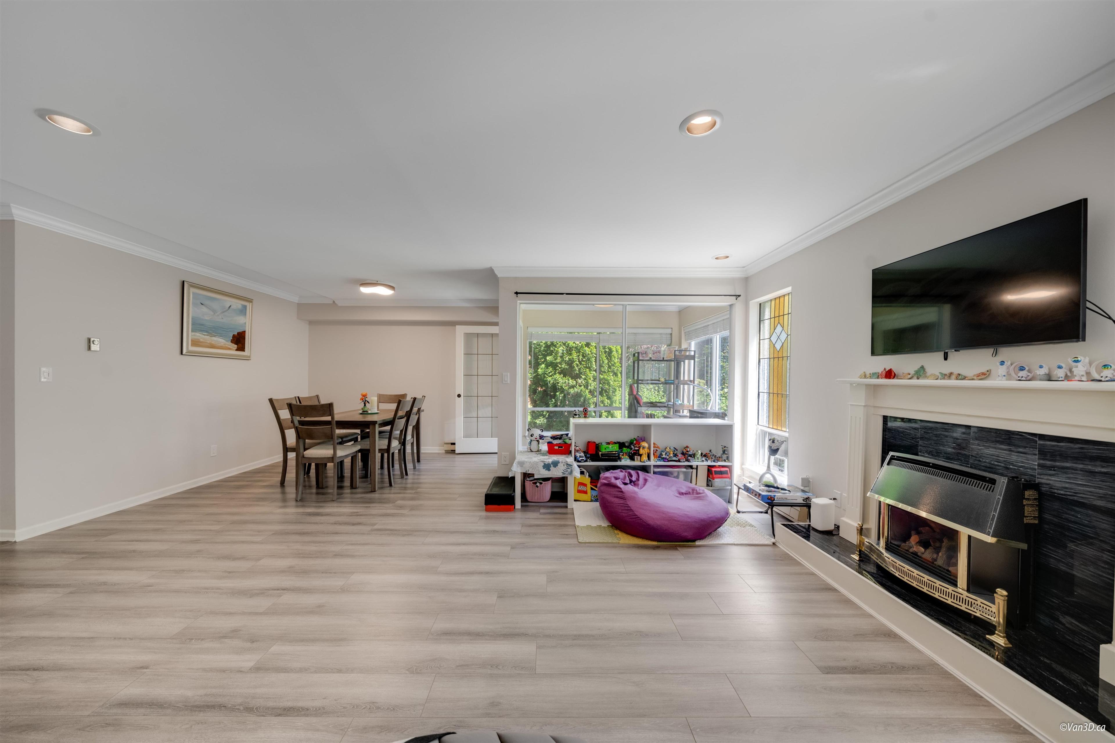 #3 1552 EVERALL STREET - 4