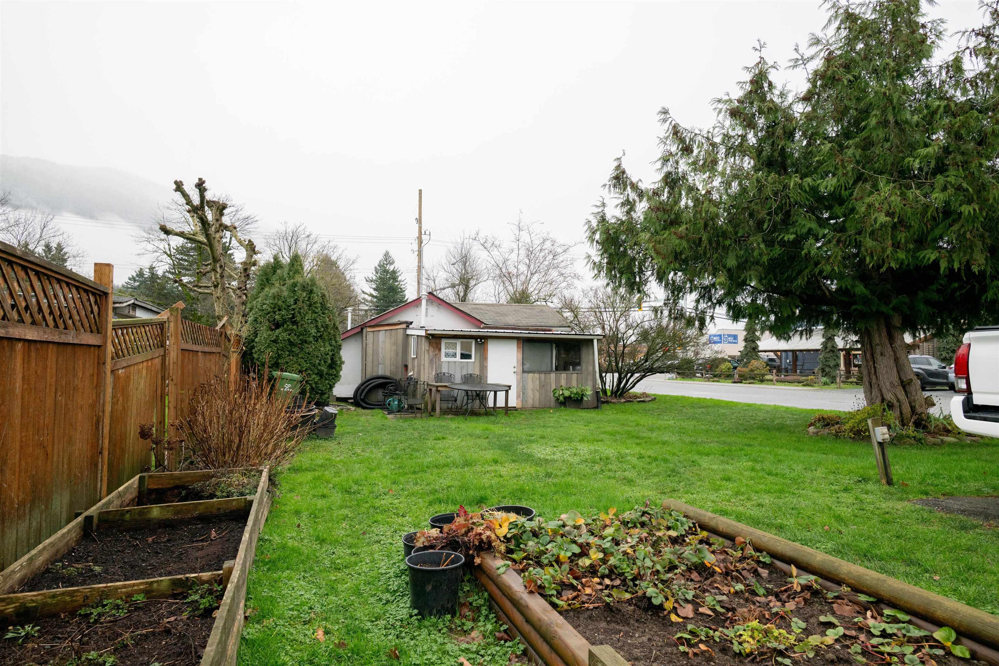 42259 YARROW CENTRAL ROAD - Image 4