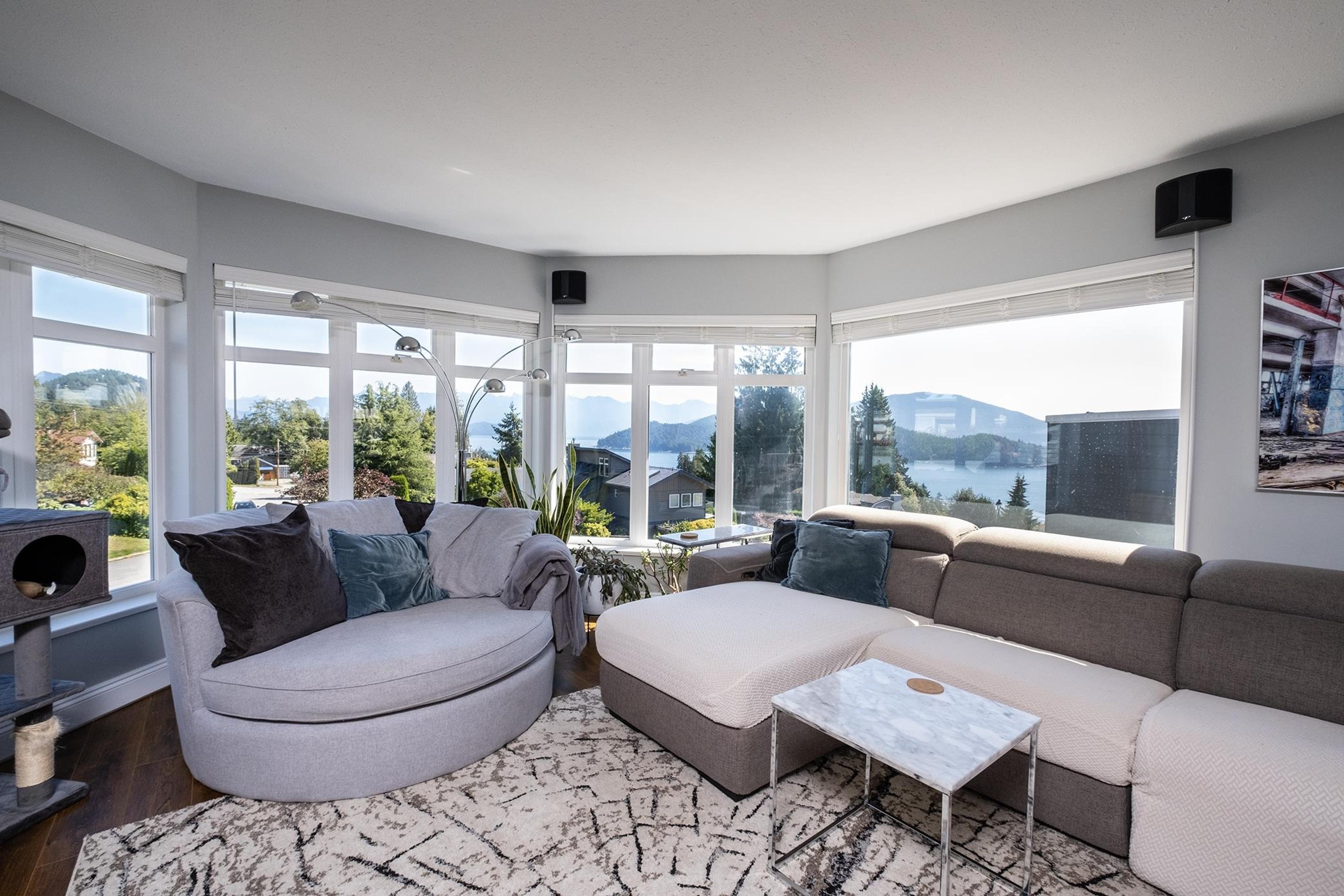 565 WILDWOOD CRESCENT - Image 2