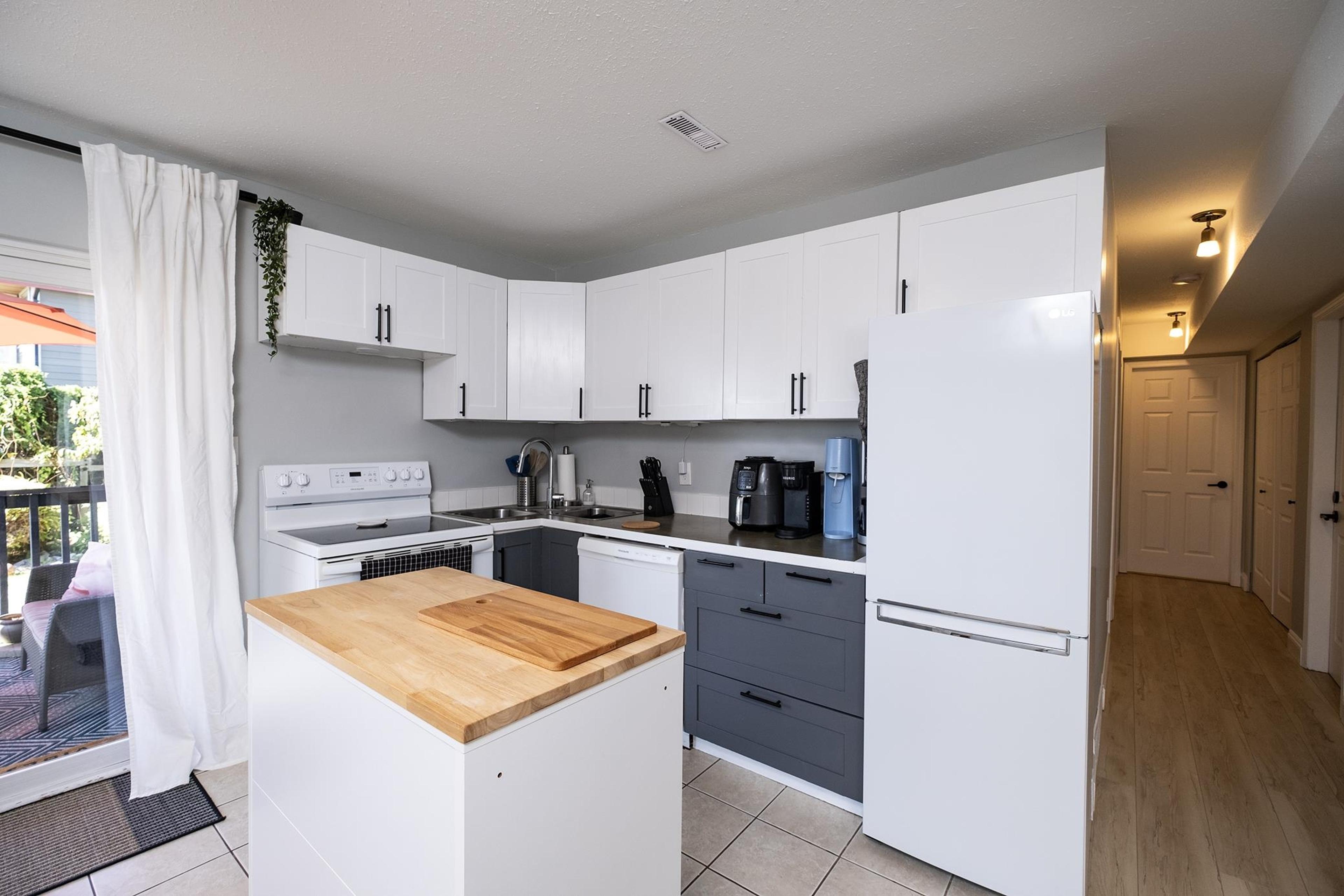 565 WILDWOOD CRESCENT - 13