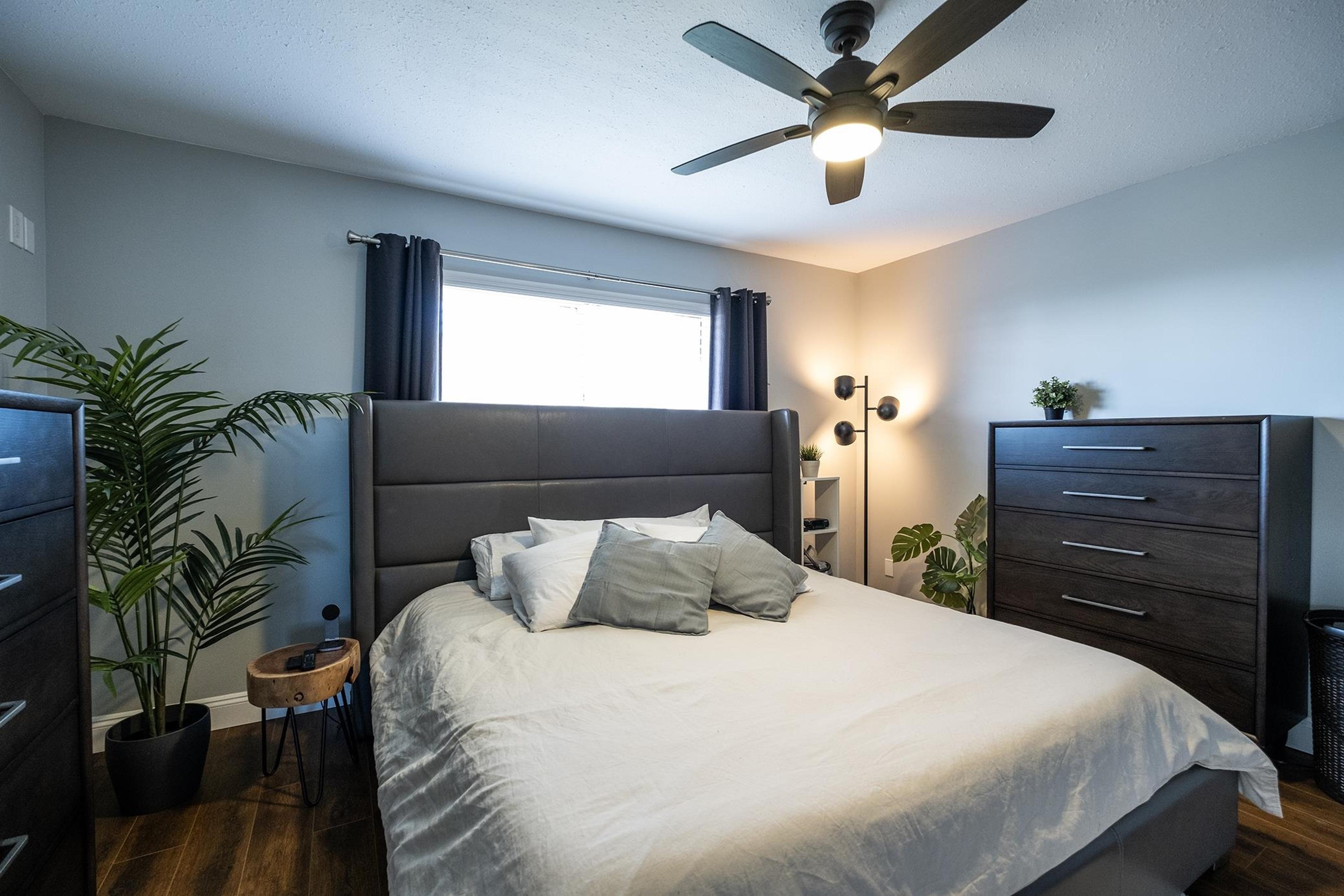 565 WILDWOOD CRESCENT - 28