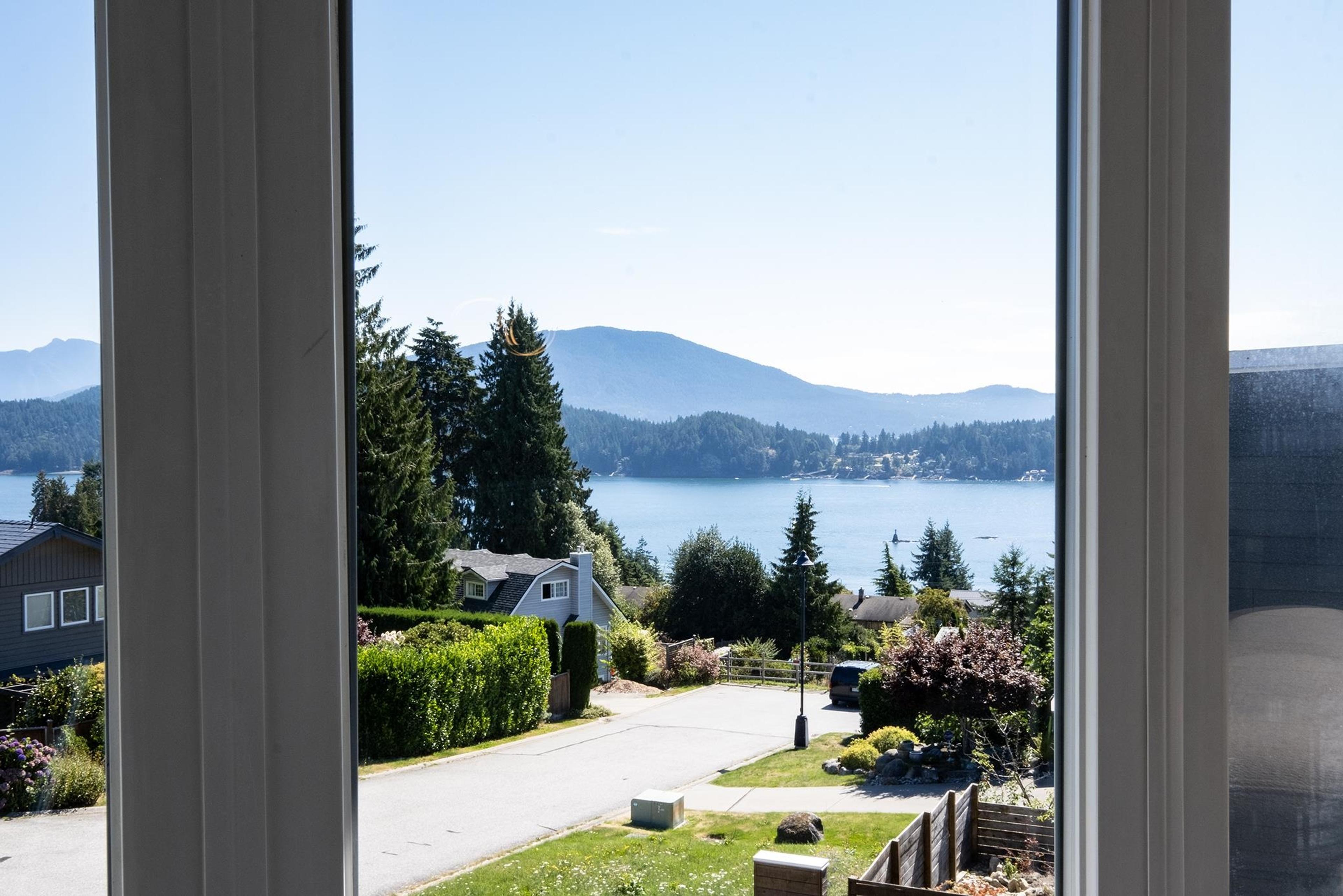 565 WILDWOOD CRESCENT - 38