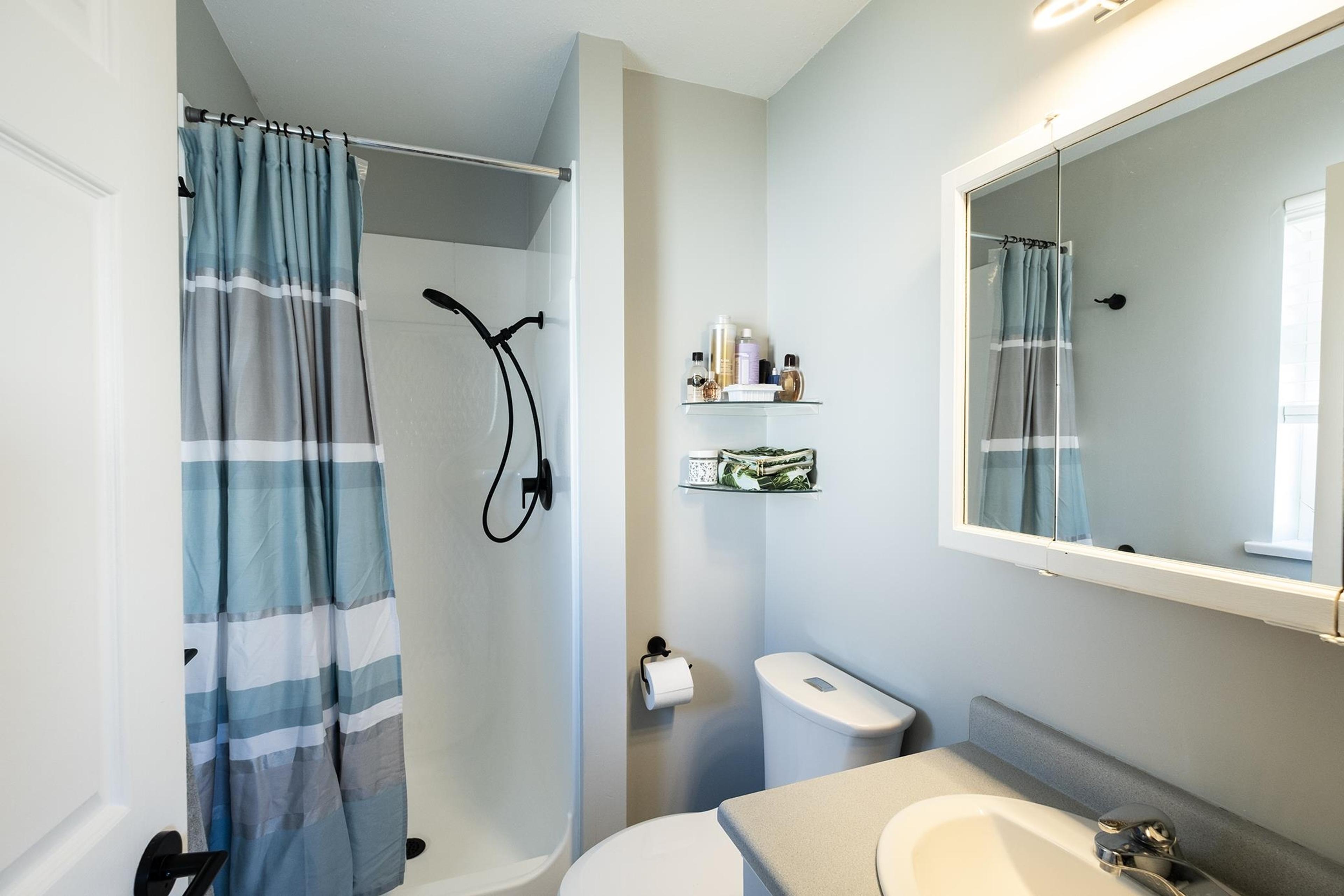 565 WILDWOOD CRESCENT - 29