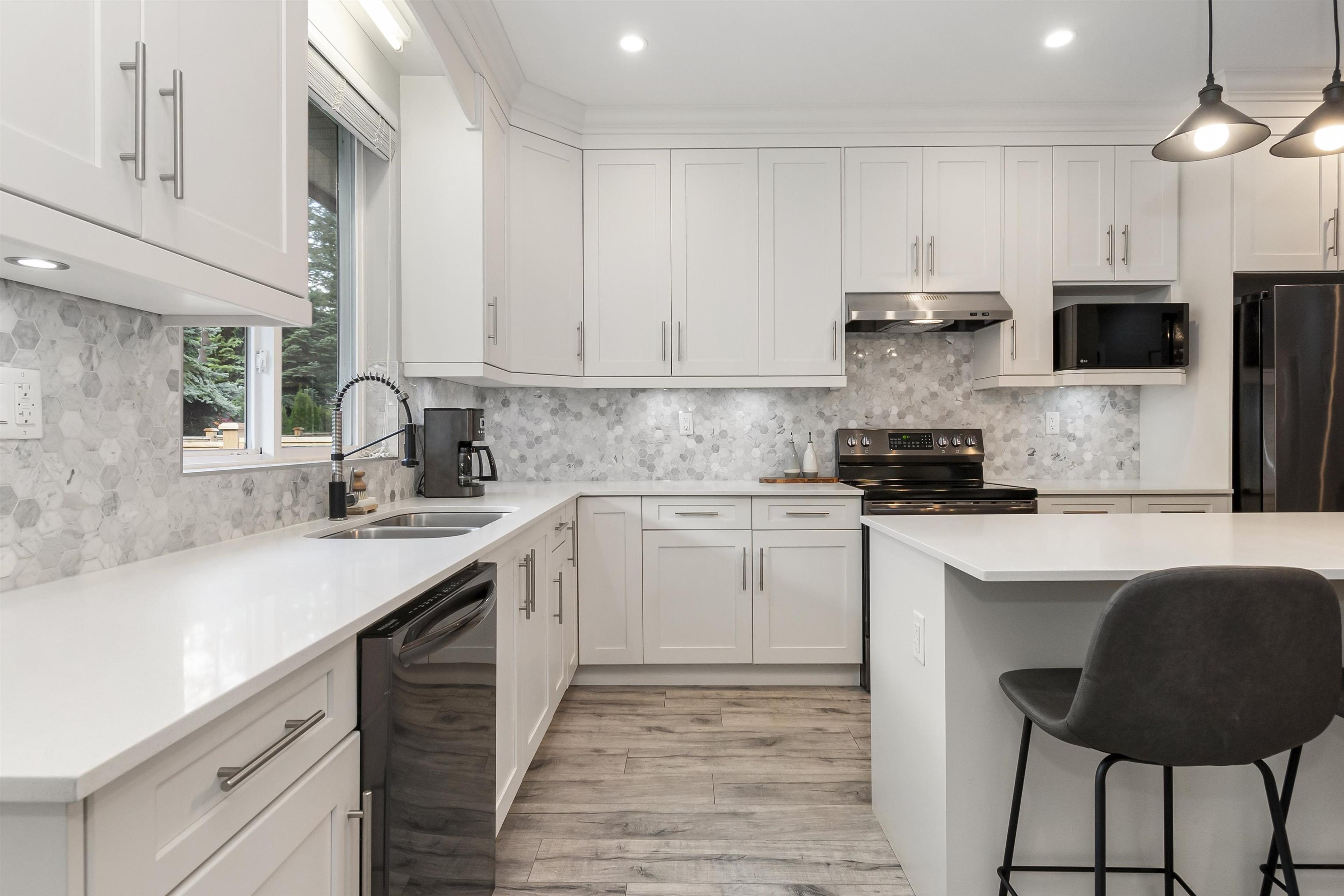 #3 20118 BEACON ROAD - 11