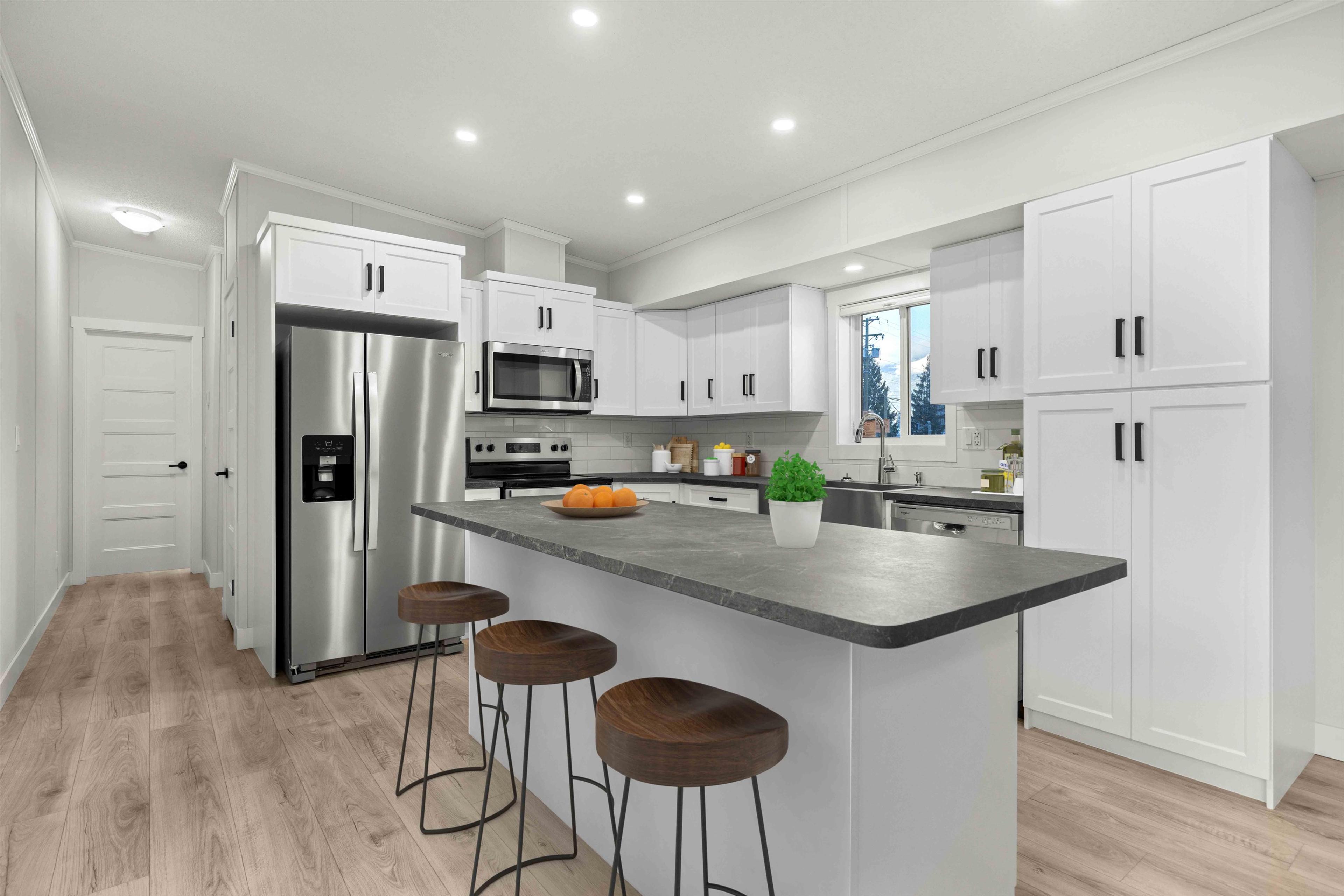 #60 7370 HIGHWAY 99 - 18