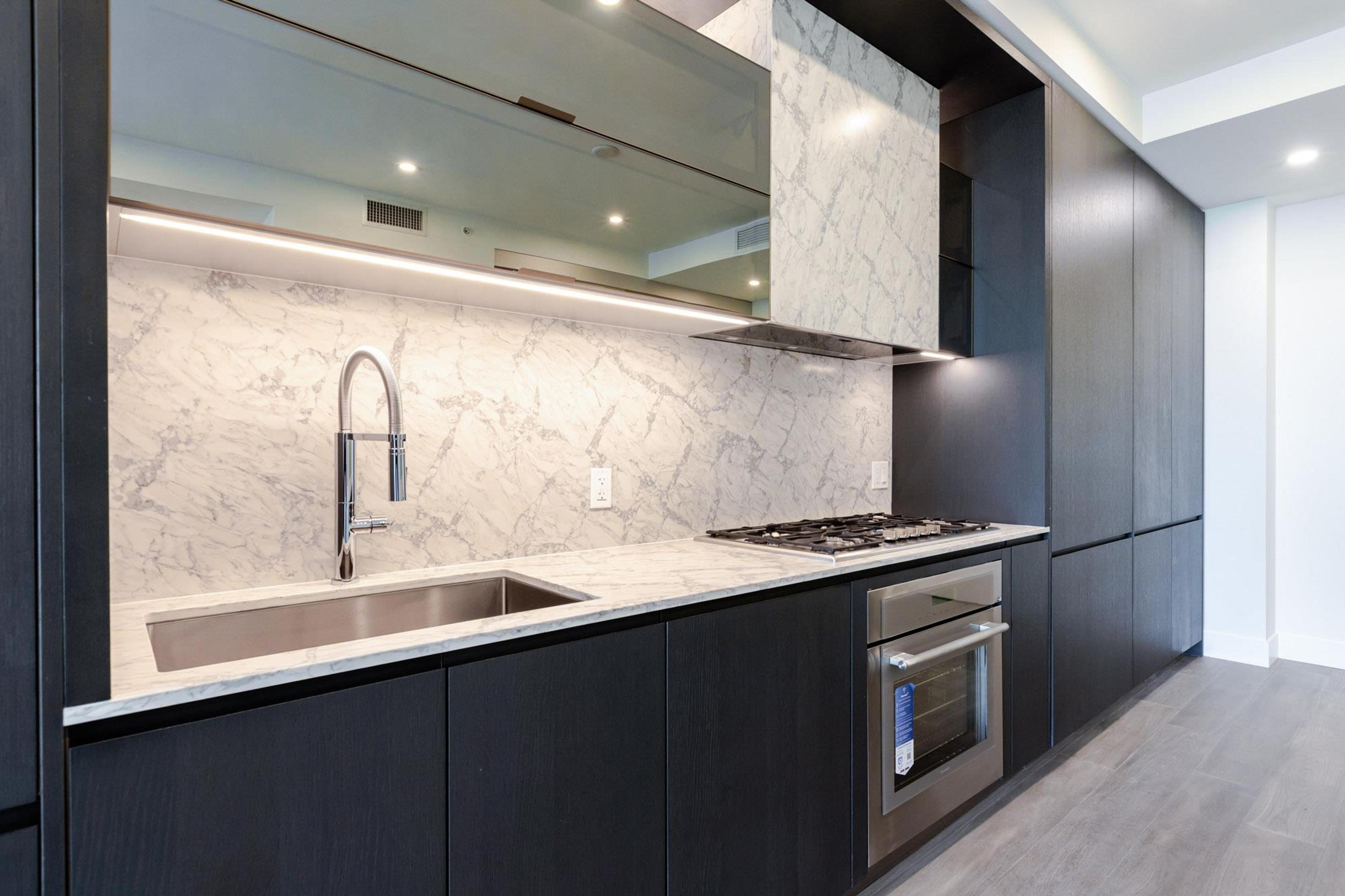 #314 1342 JOHNSTON ROAD - 6