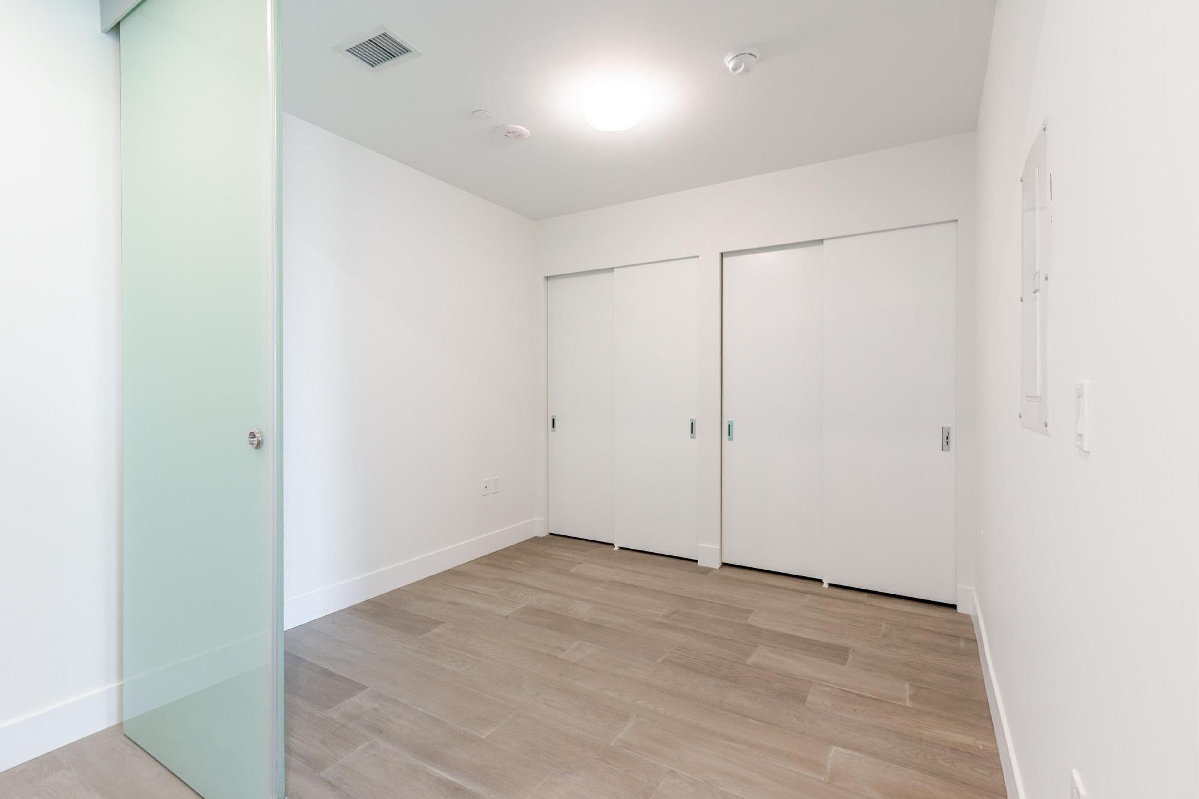 #314 1342 JOHNSTON ROAD - 12