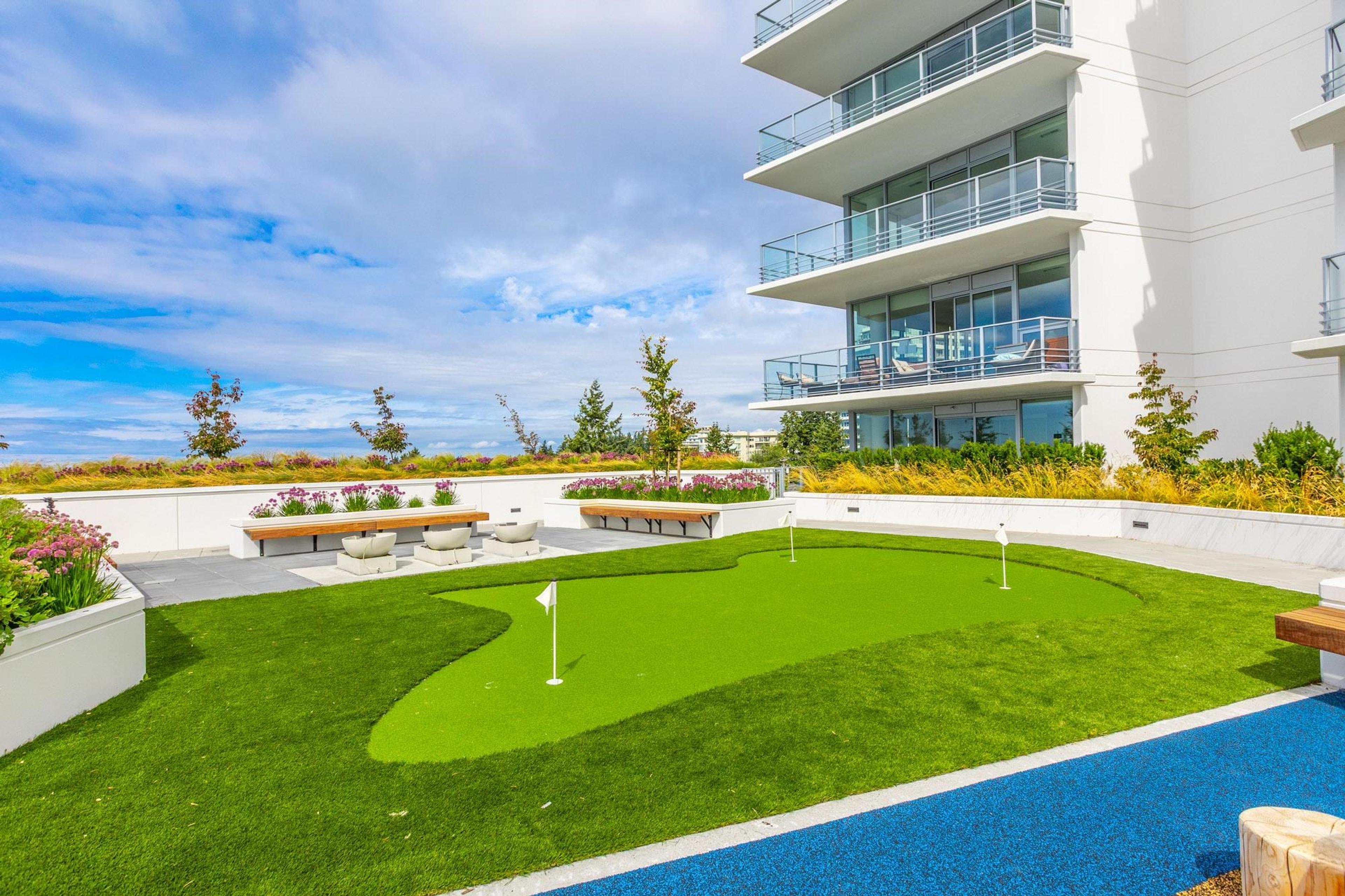 #314 1342 JOHNSTON ROAD - 35