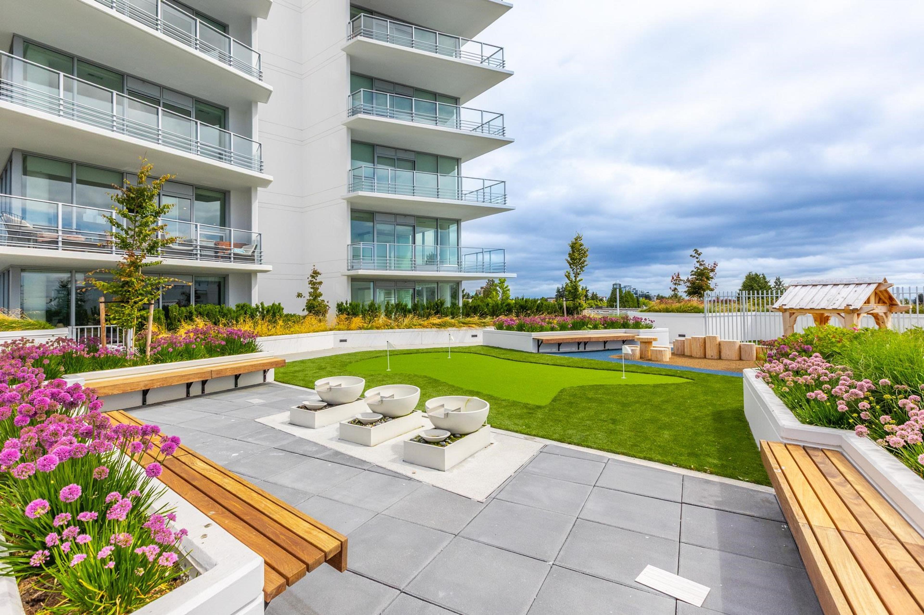 #314 1342 JOHNSTON ROAD - 33