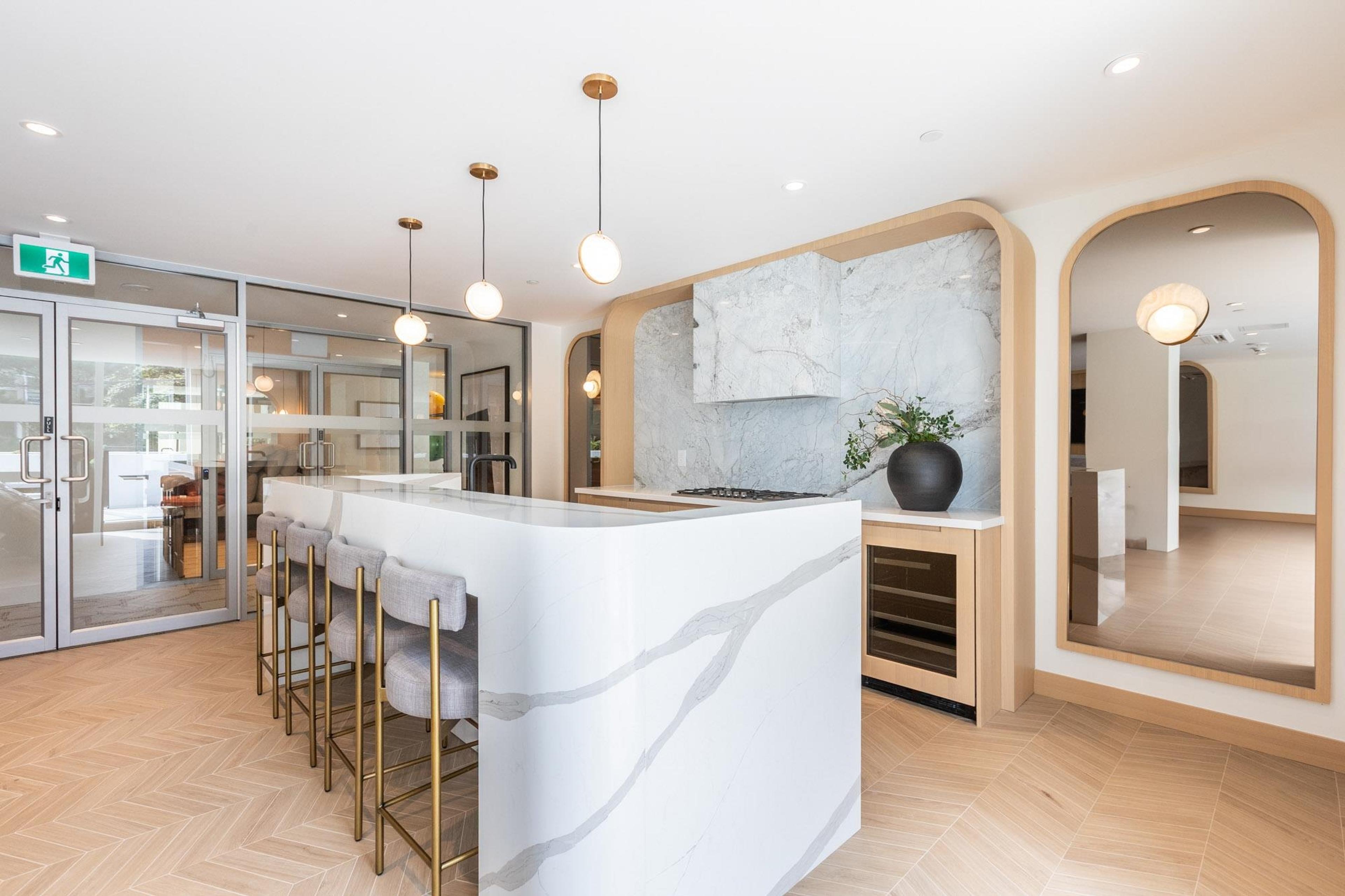 #314 1342 JOHNSTON ROAD - 32