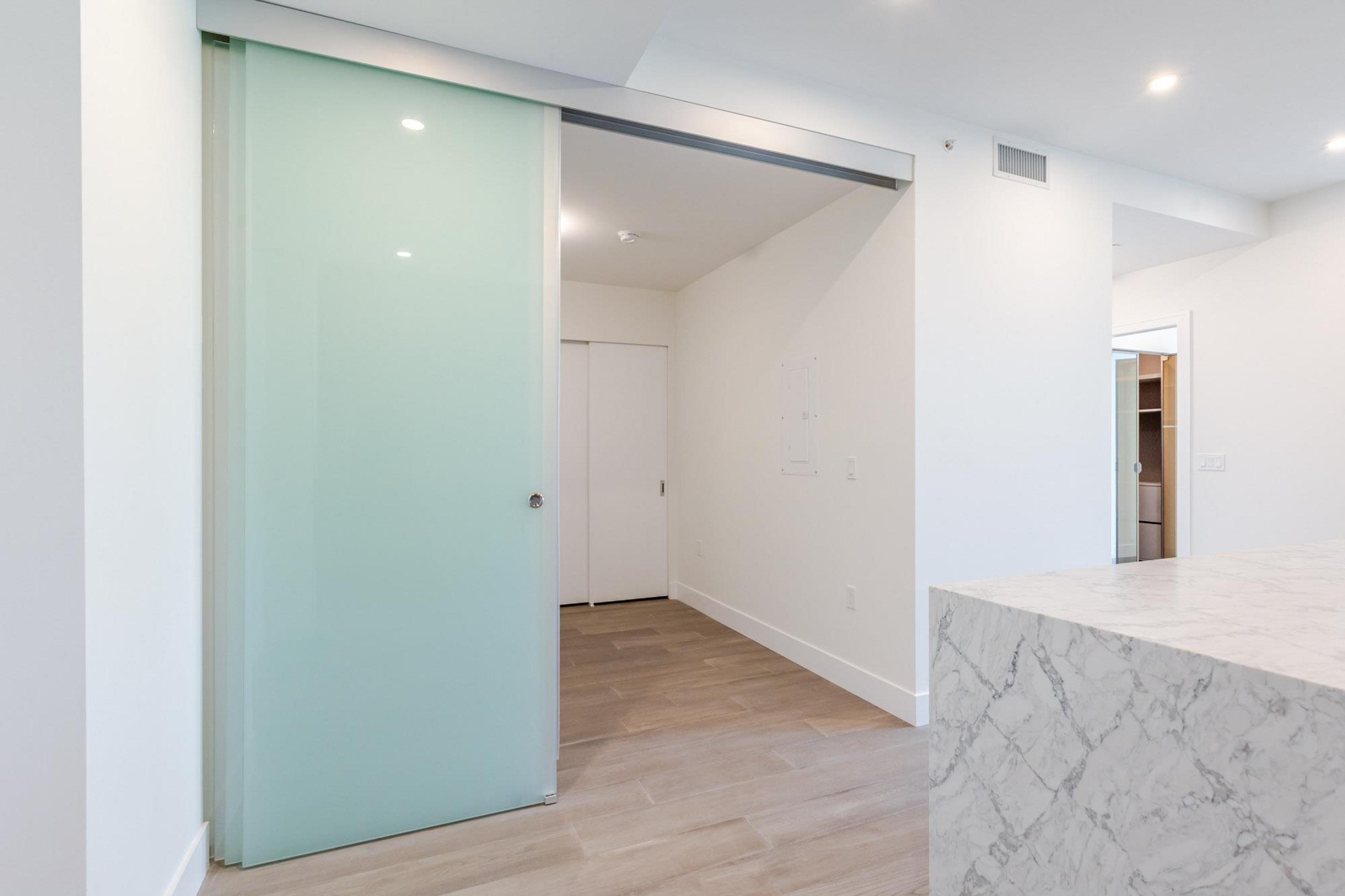 #314 1342 JOHNSTON ROAD - 11