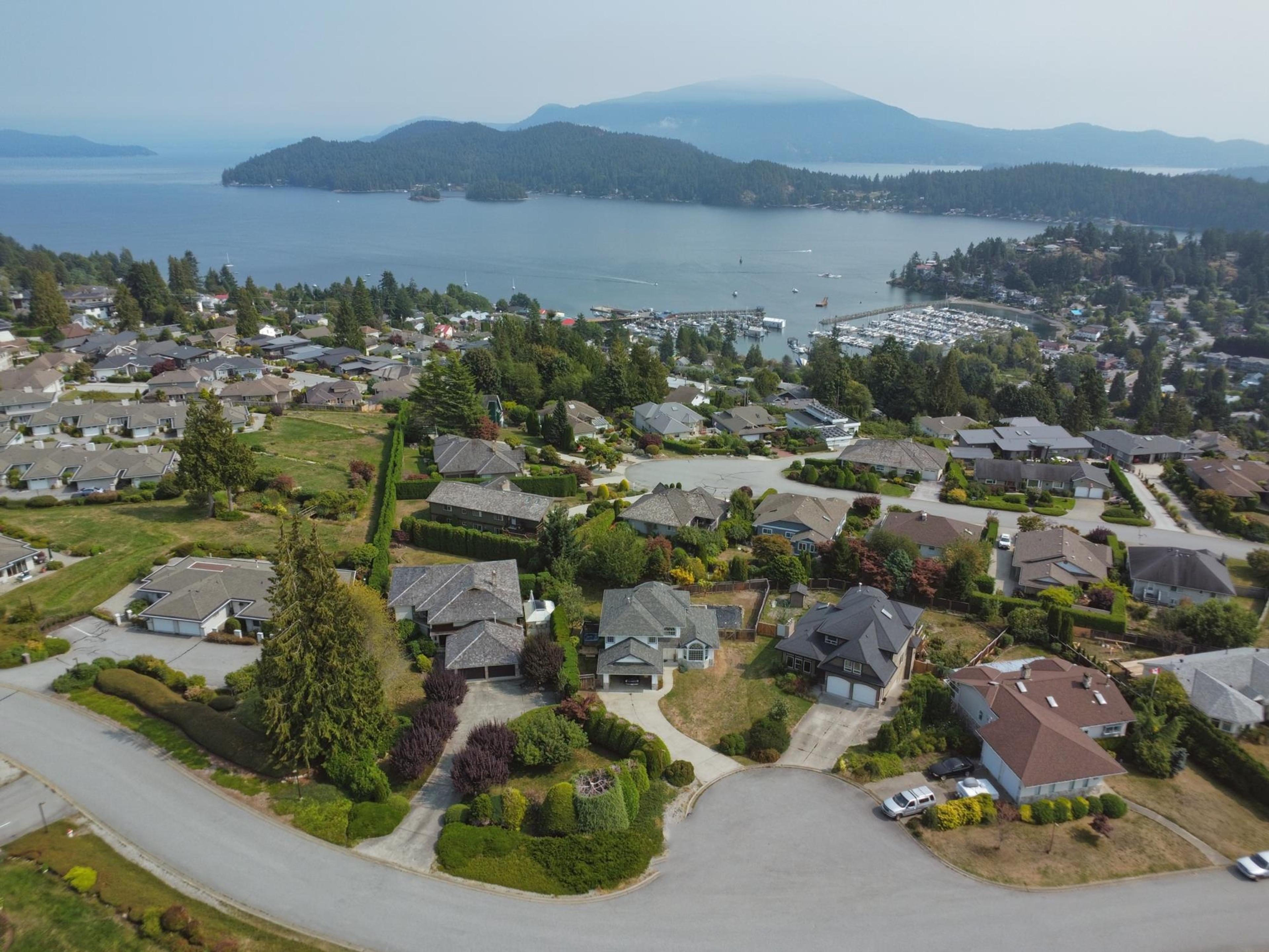 522 EAGLECREST DRIVE - 17