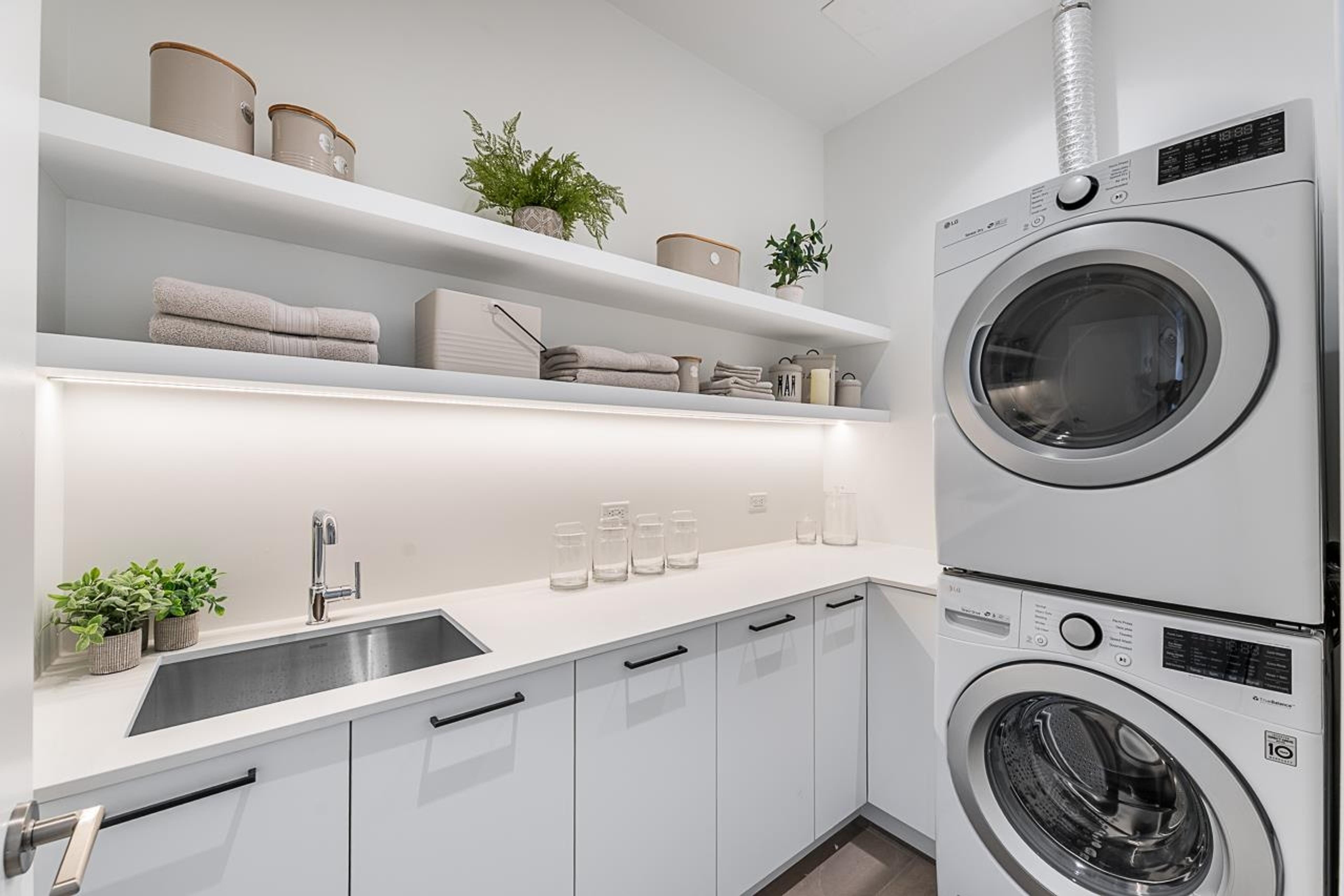 #PH 2 1501 FOSTER STREET - 27