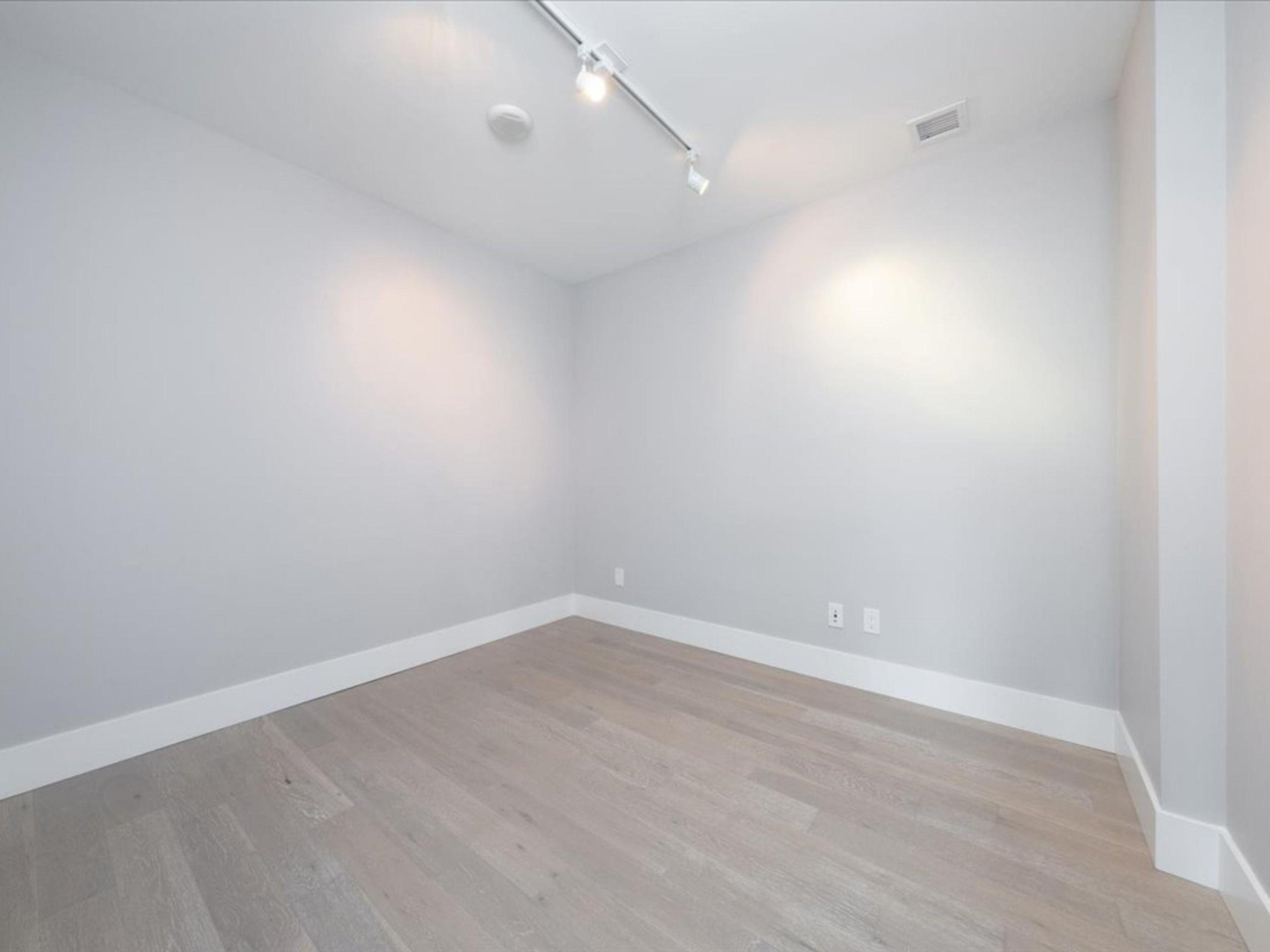 #305 1501 VIDAL STREET - 23