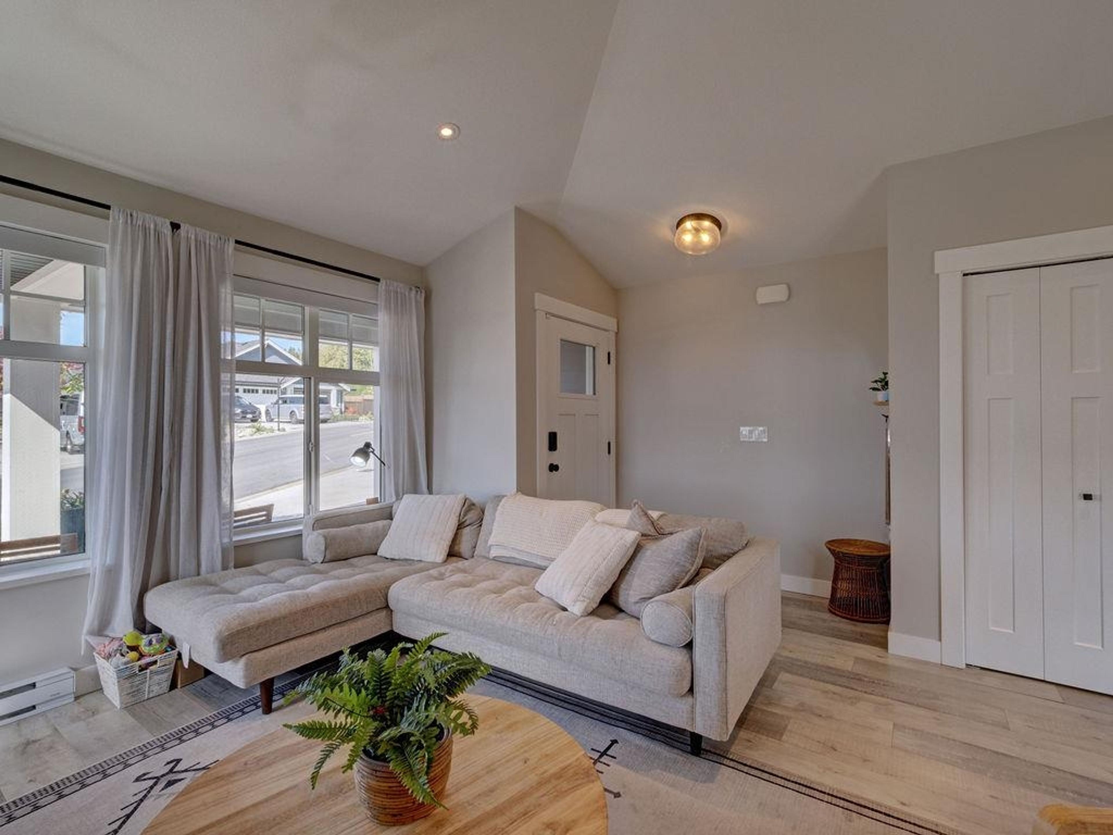 6078 KINGBIRD AVENUE - 9