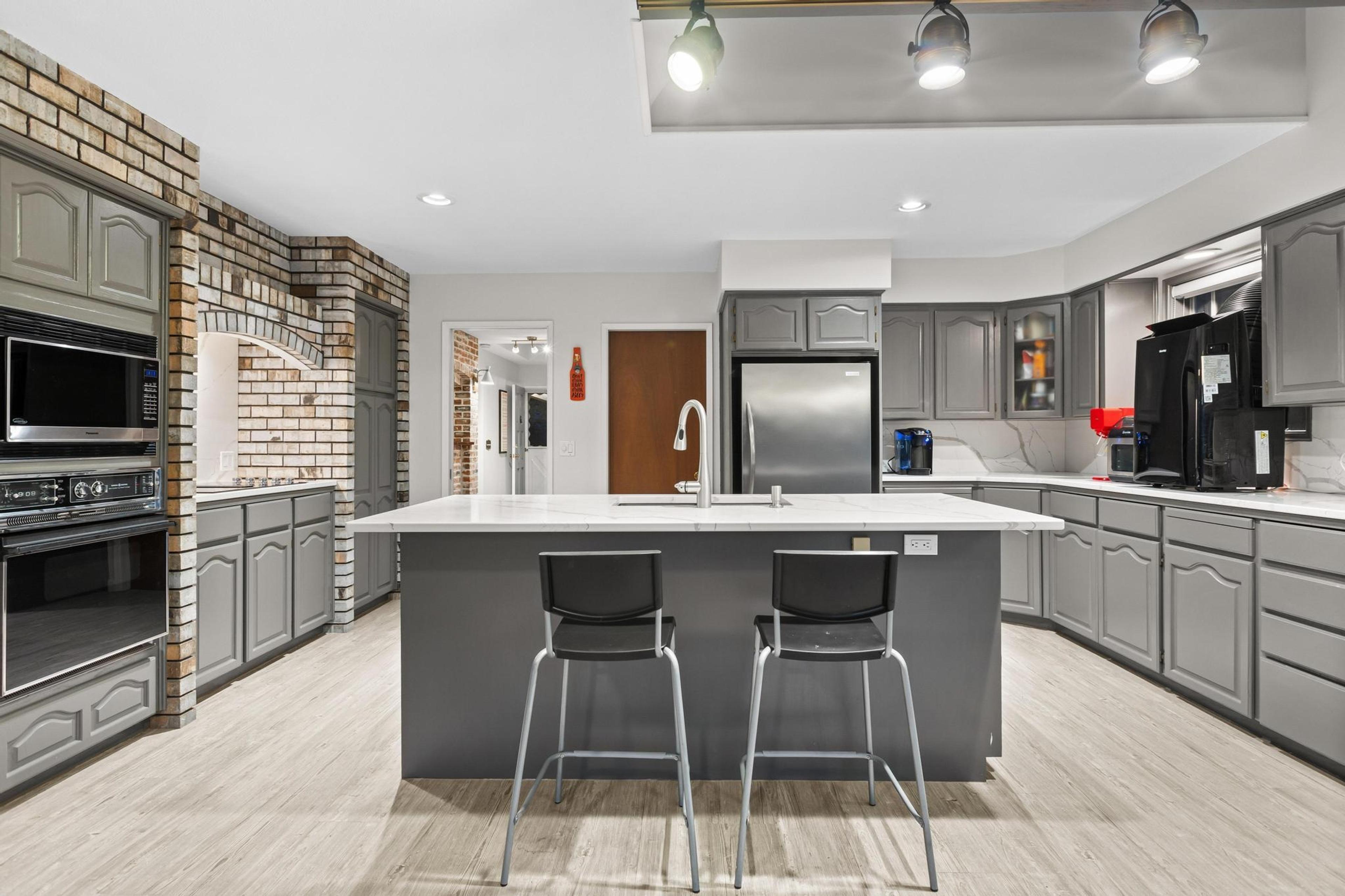 4995 ROBSON ROAD - 9