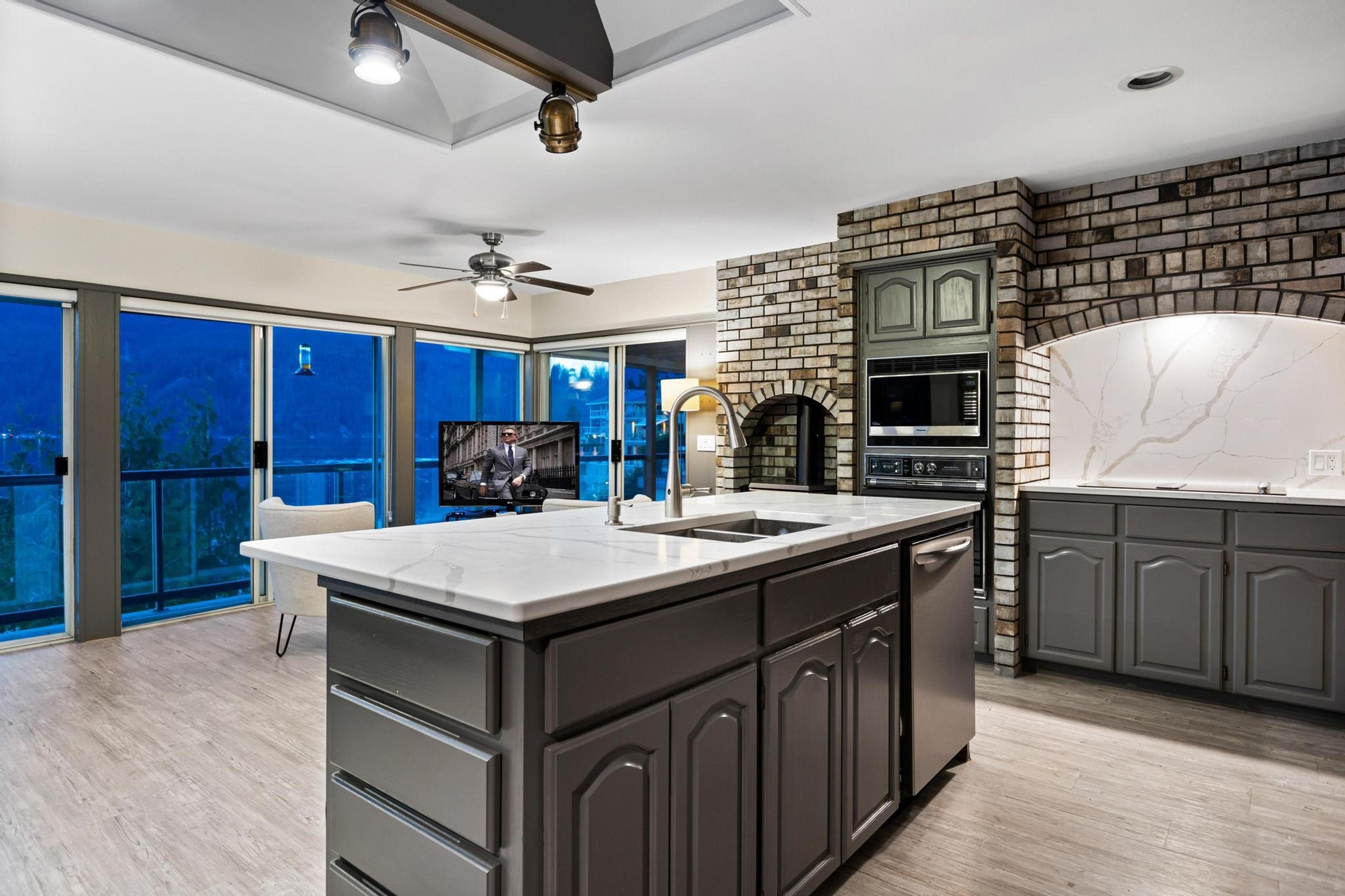 4995 ROBSON ROAD - 11