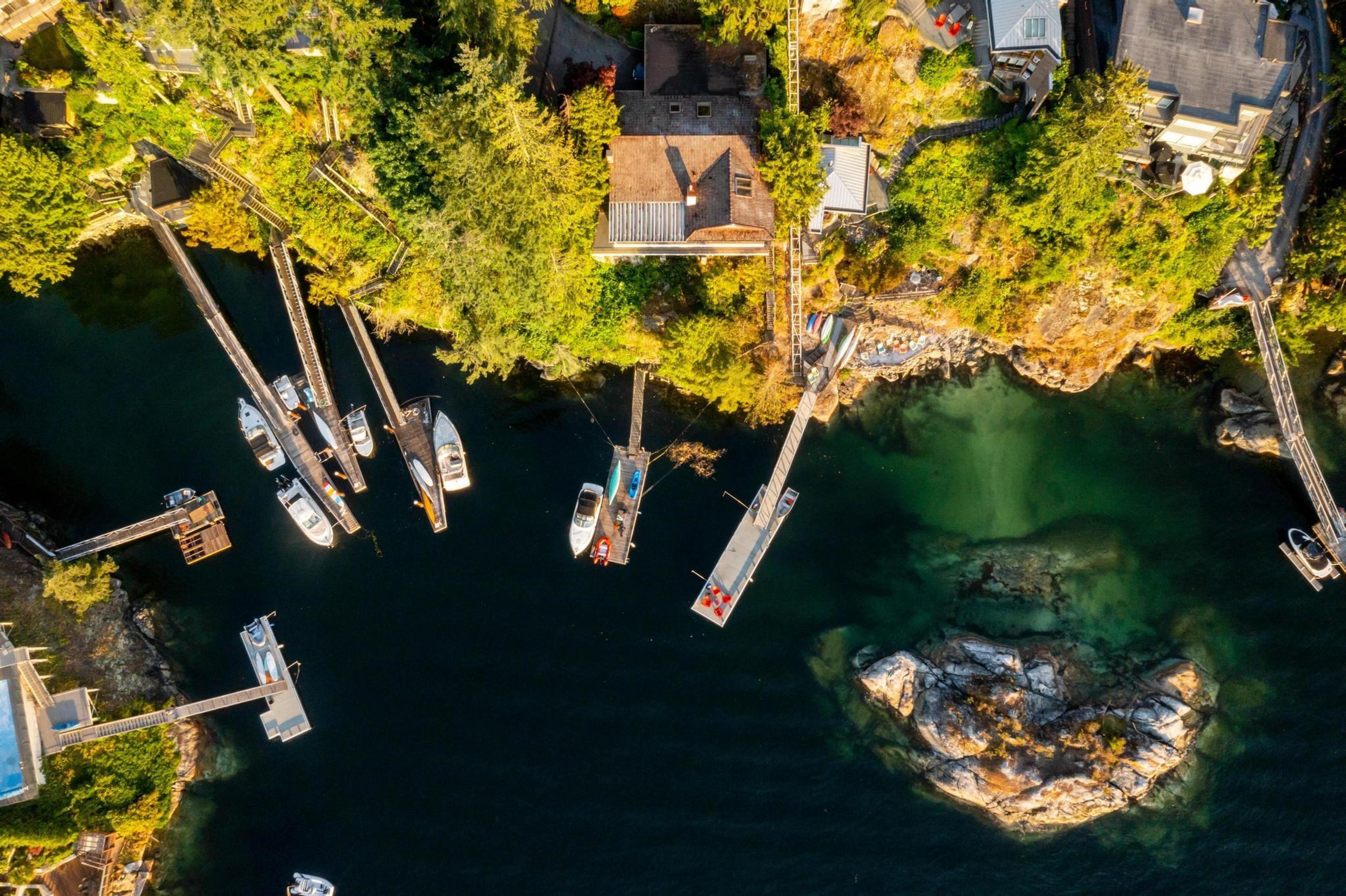 4995 ROBSON ROAD - 4