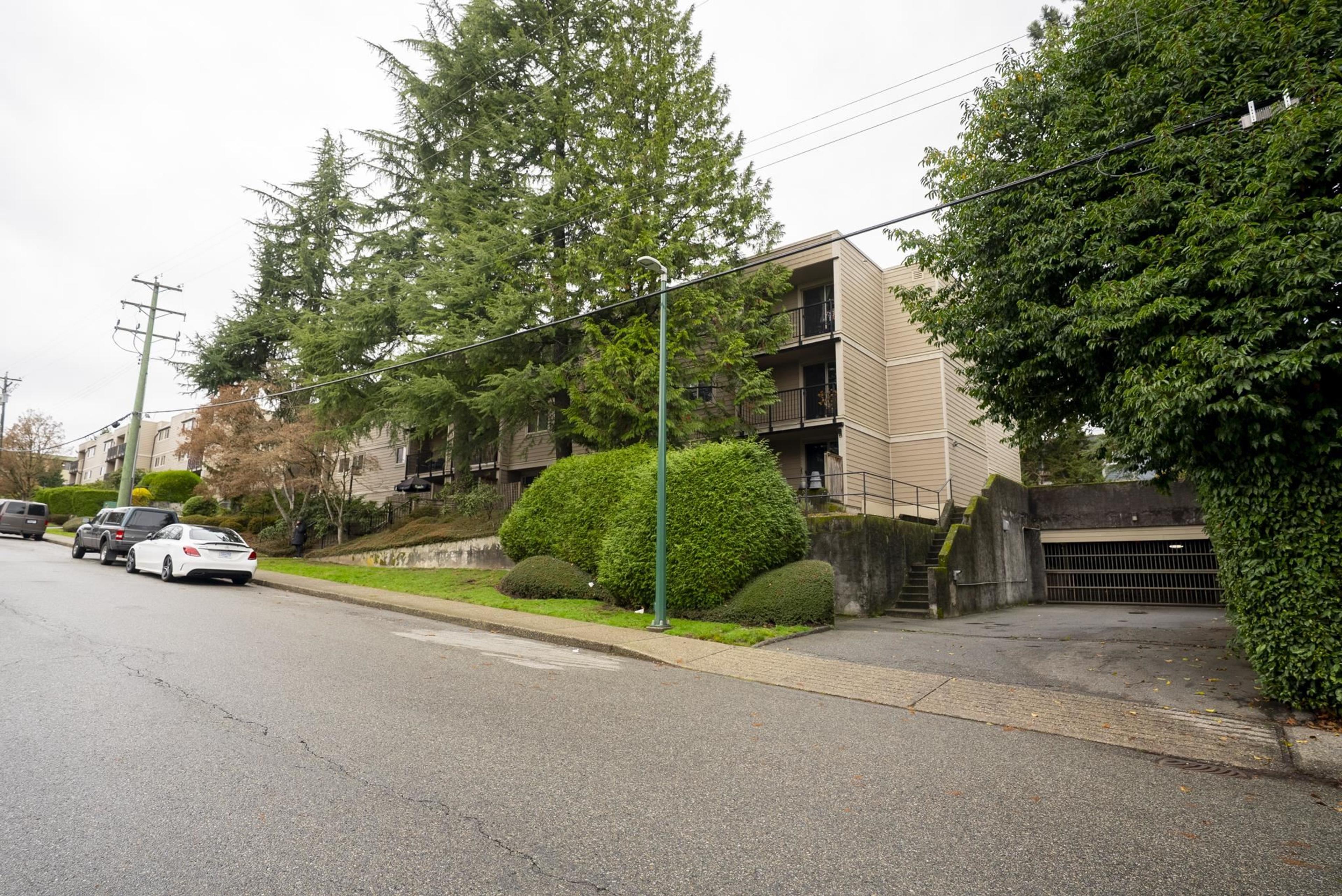 1121 Howie Avenue, Coquitlam - Exteriors - Photo 2