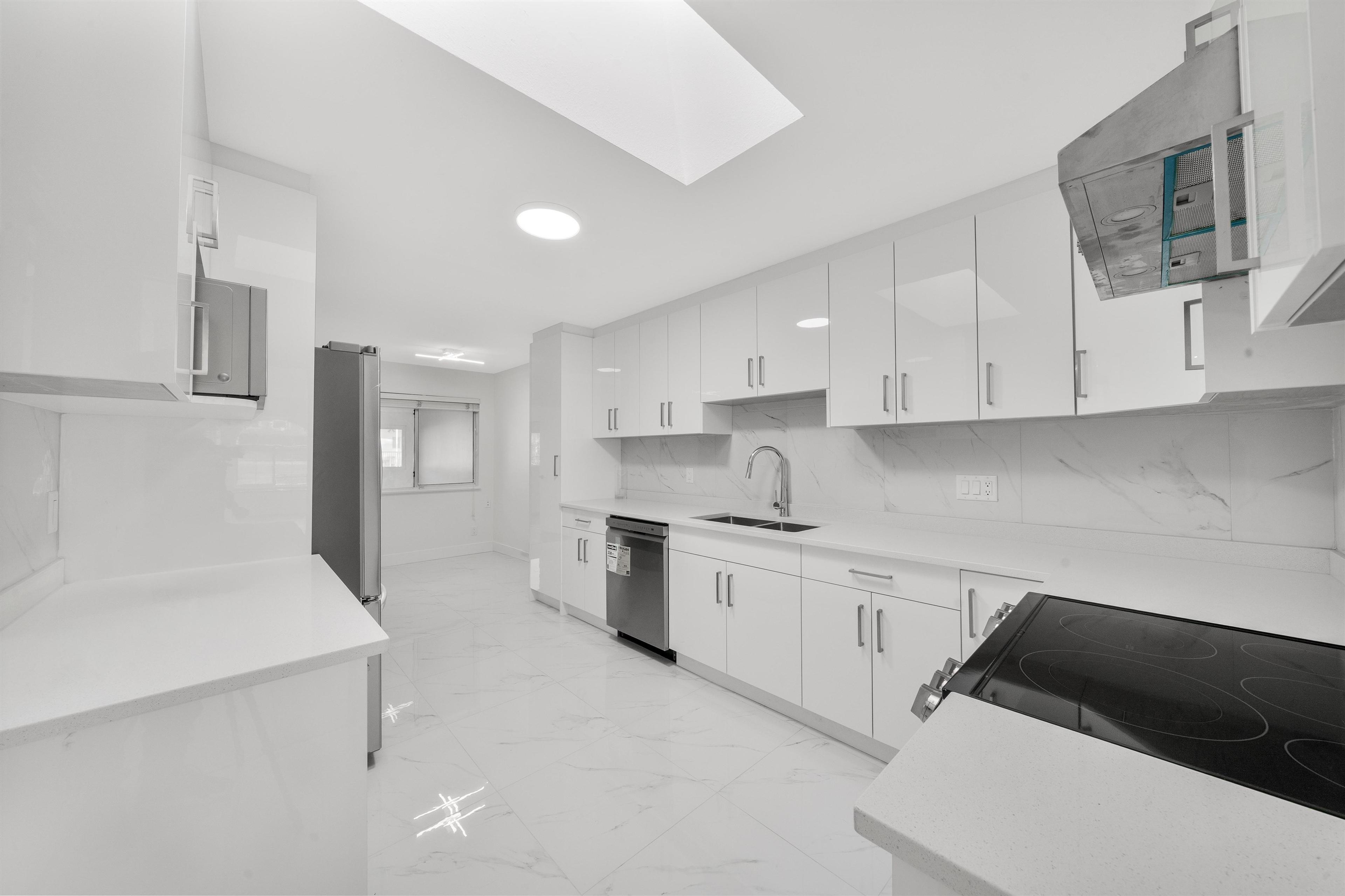 5811 SPROTT STREET - Image 2