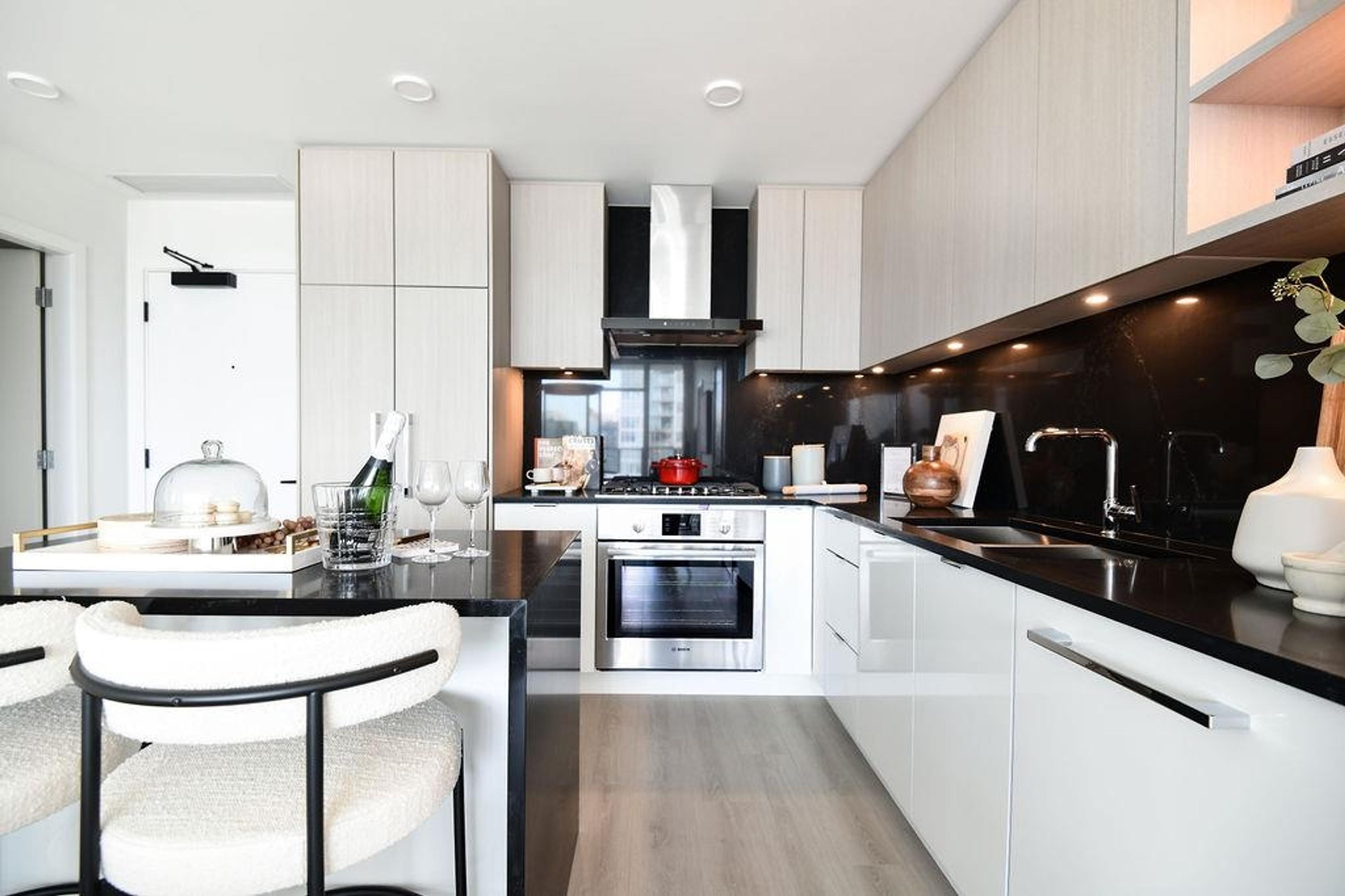 #2008 4988 BENNETT STREET - Image 4