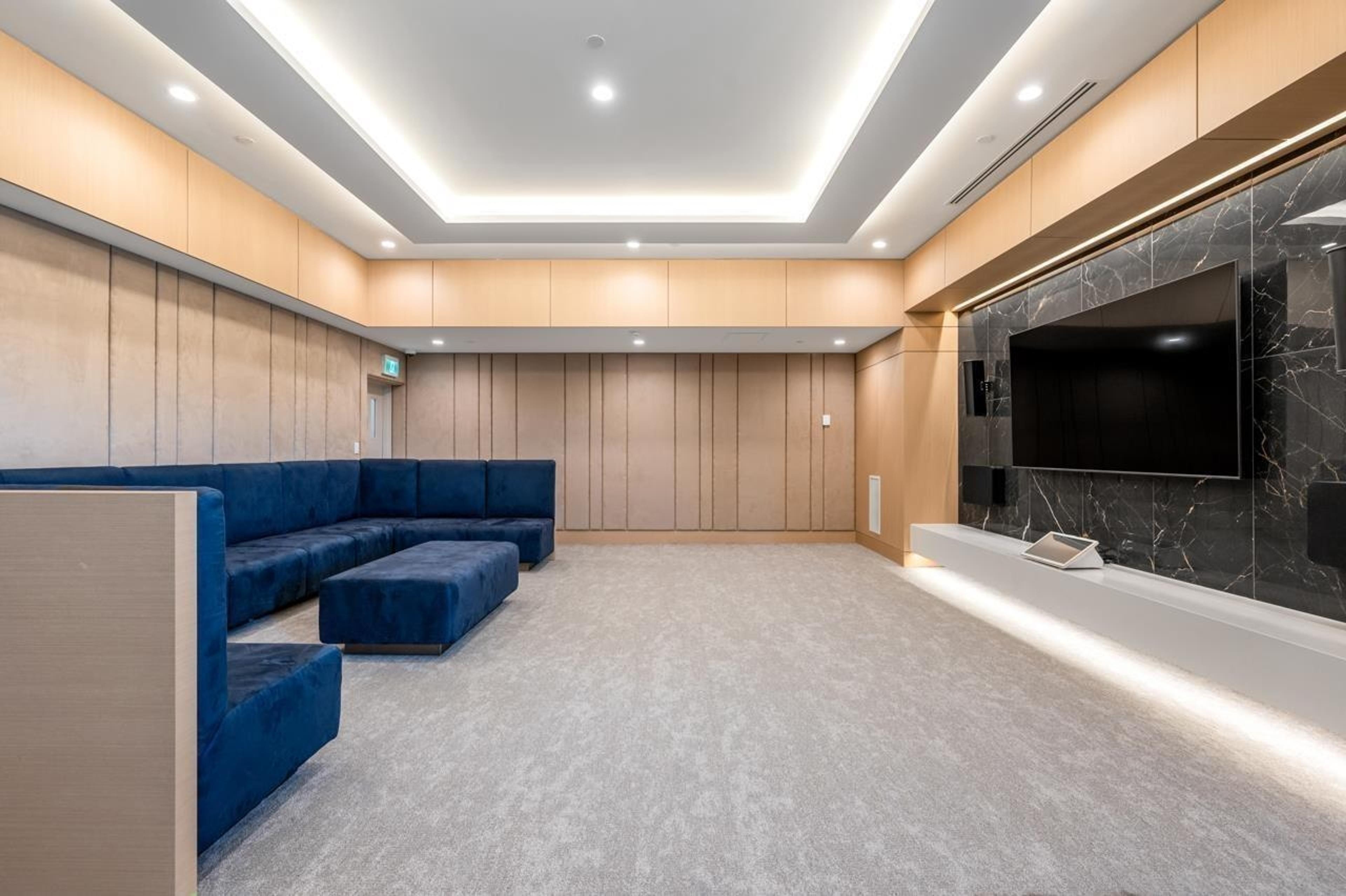 #610 4890 LOUGHEED HIGHWAY - Image 9