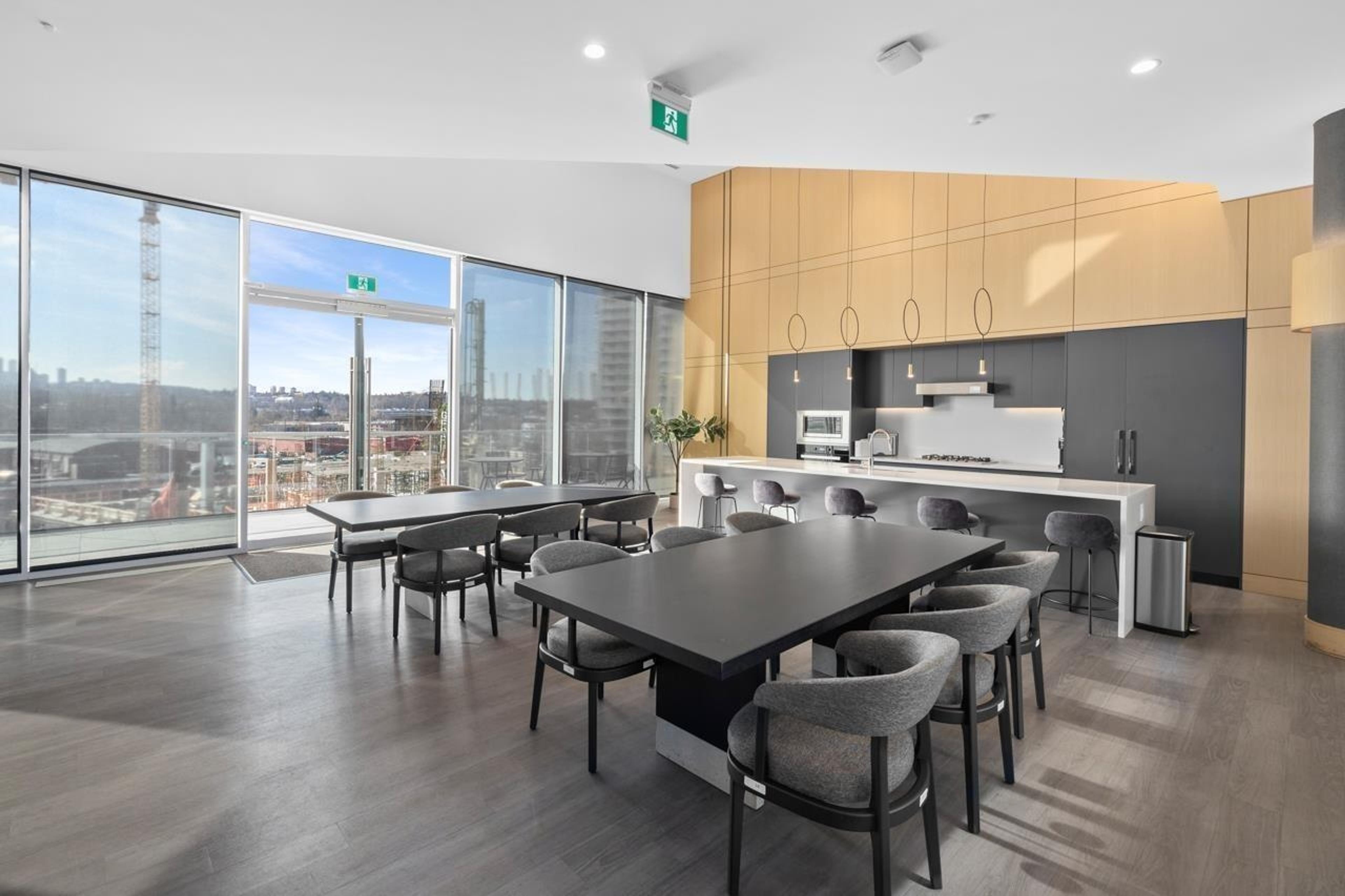 #610 4890 LOUGHEED HIGHWAY - Image 8