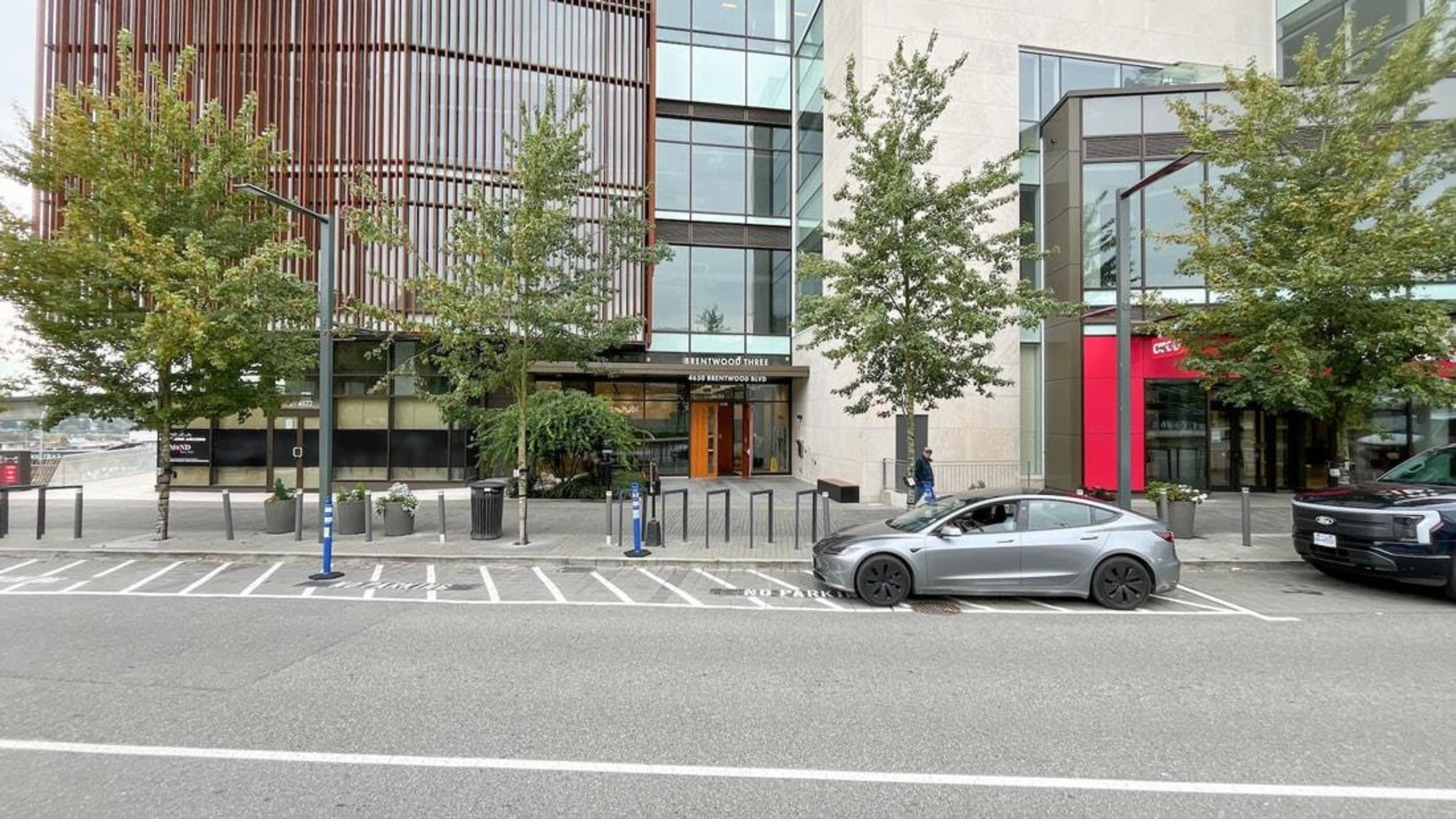 #4911 4650 BRENTWOOD BOULEVARD - Image 1