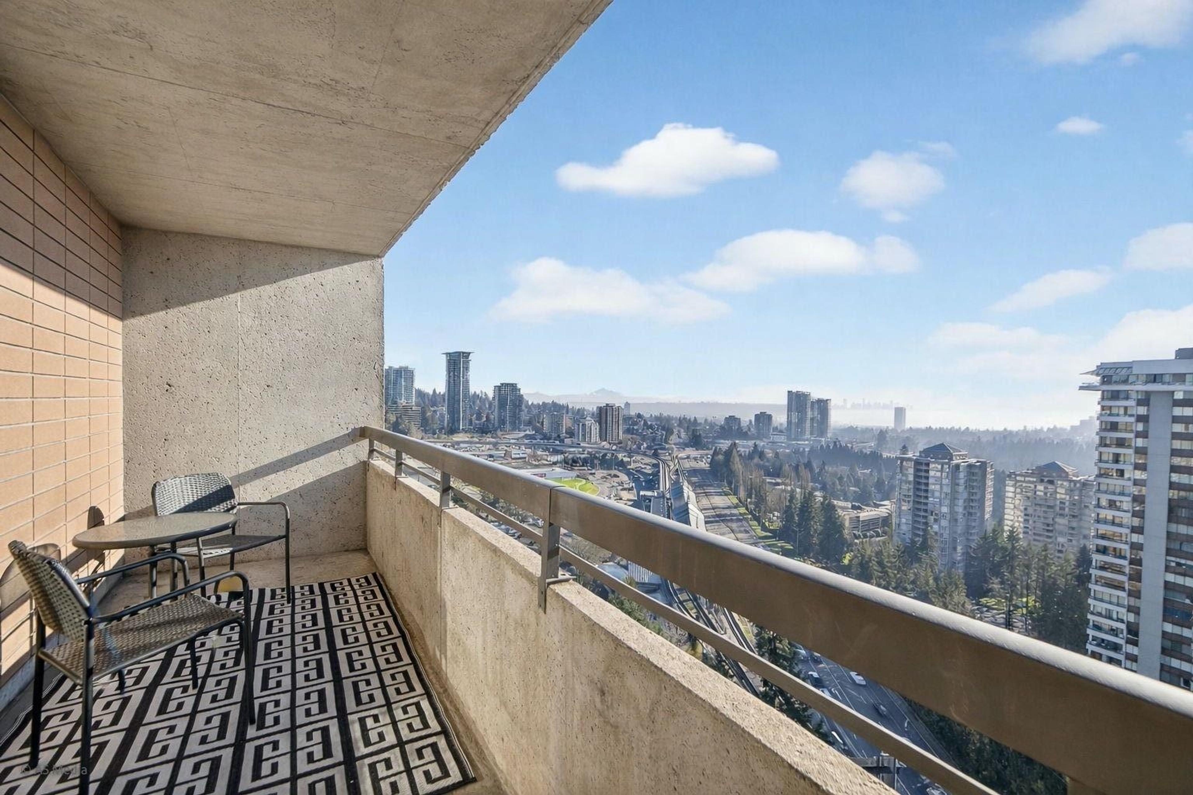 #2206 3771 BARTLETT COURT - Image 10