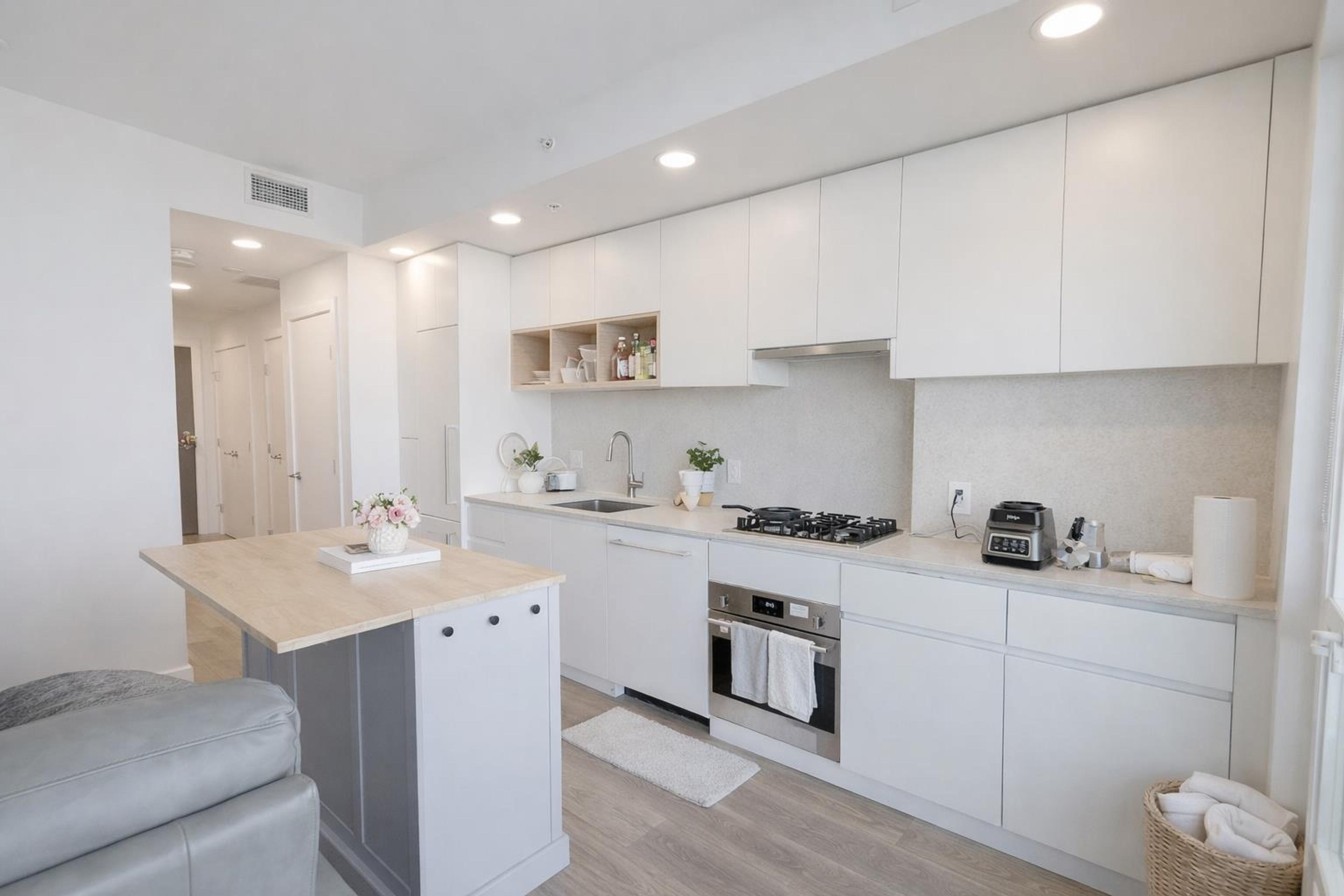 #1003 4433 ALASKA STREET - Image 3