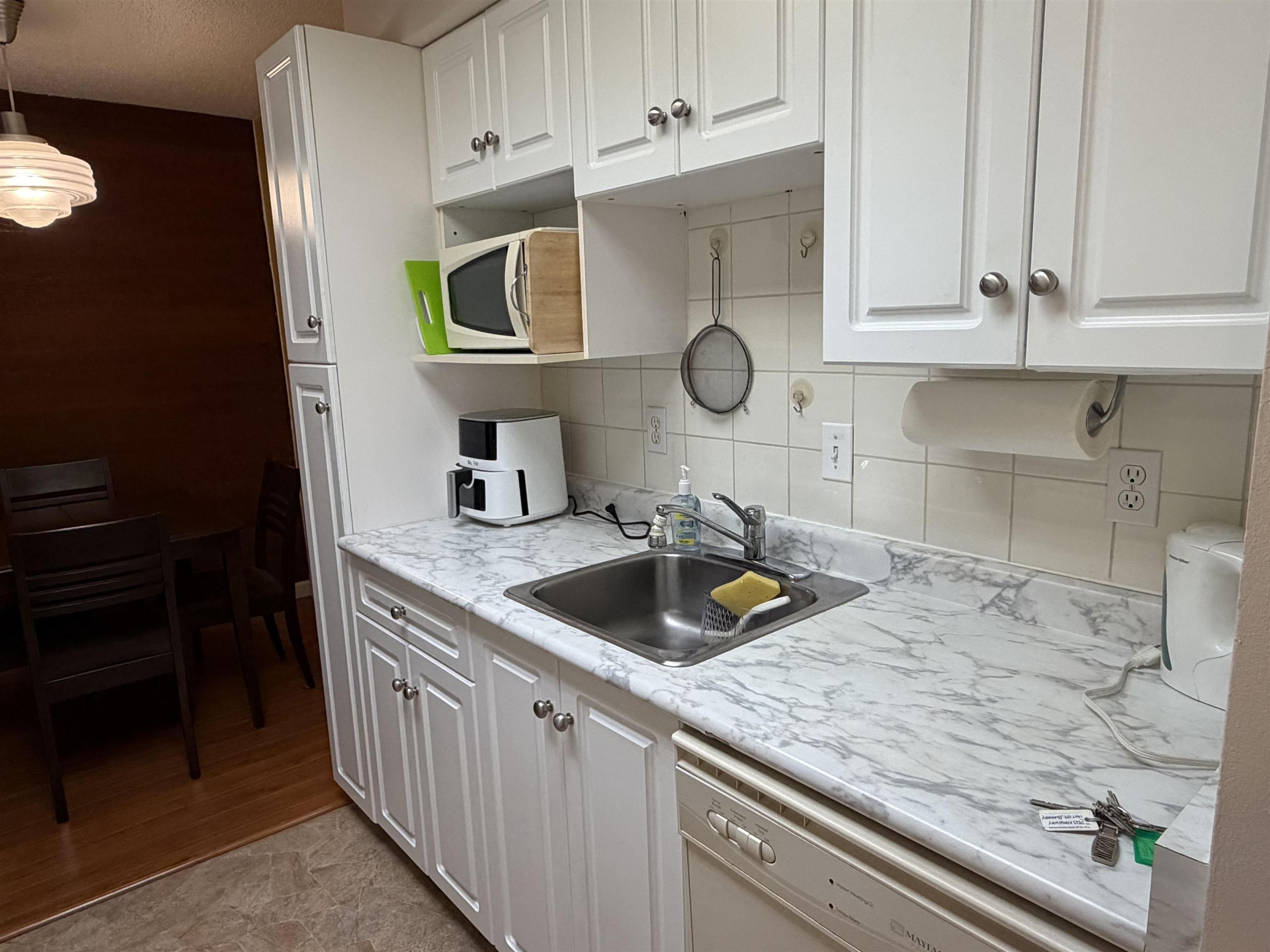 #109 3925 KINGSWAY - Image 6