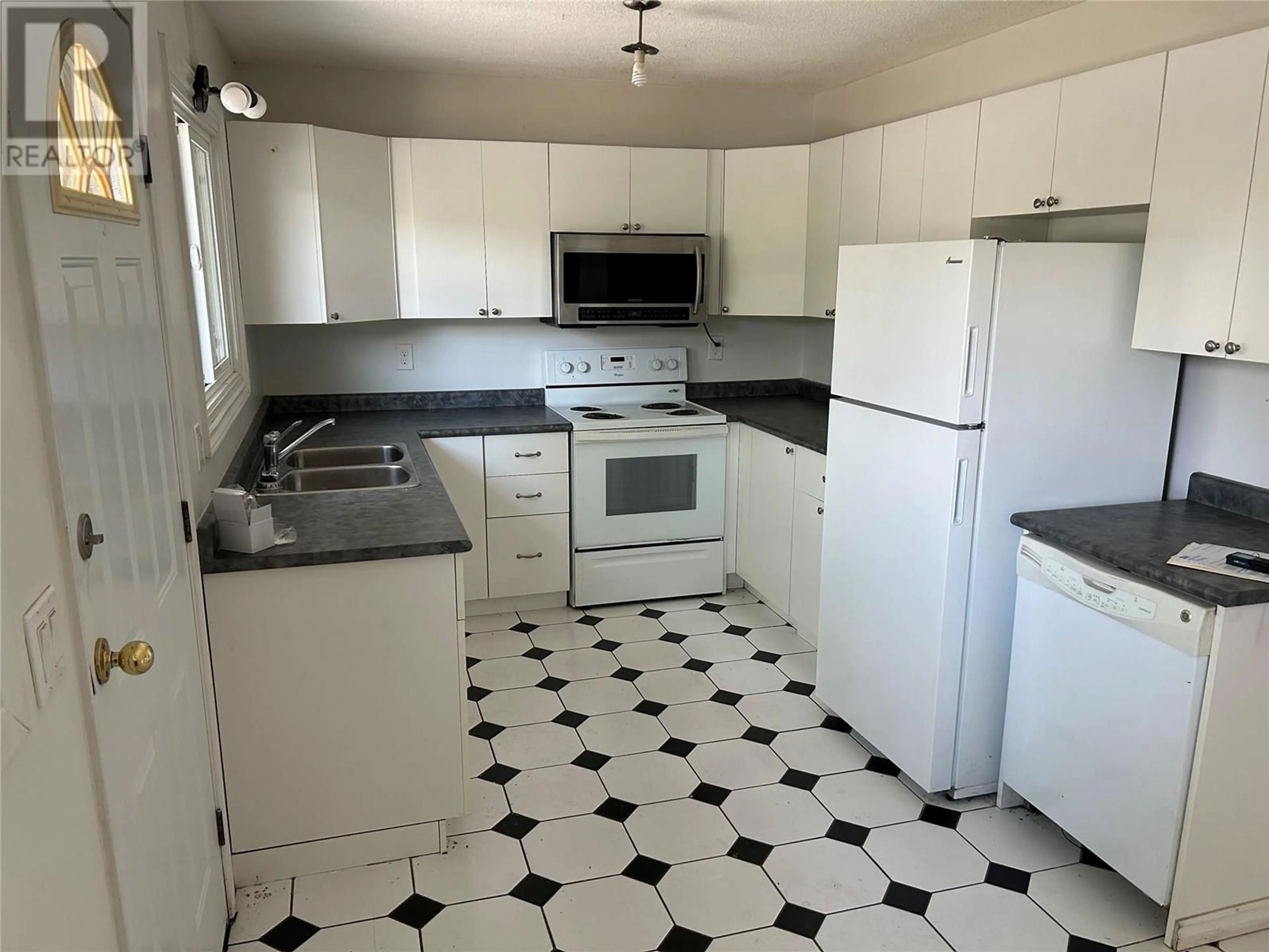 Property at 2571 LAKESHORE ROAD, Vernon, BC