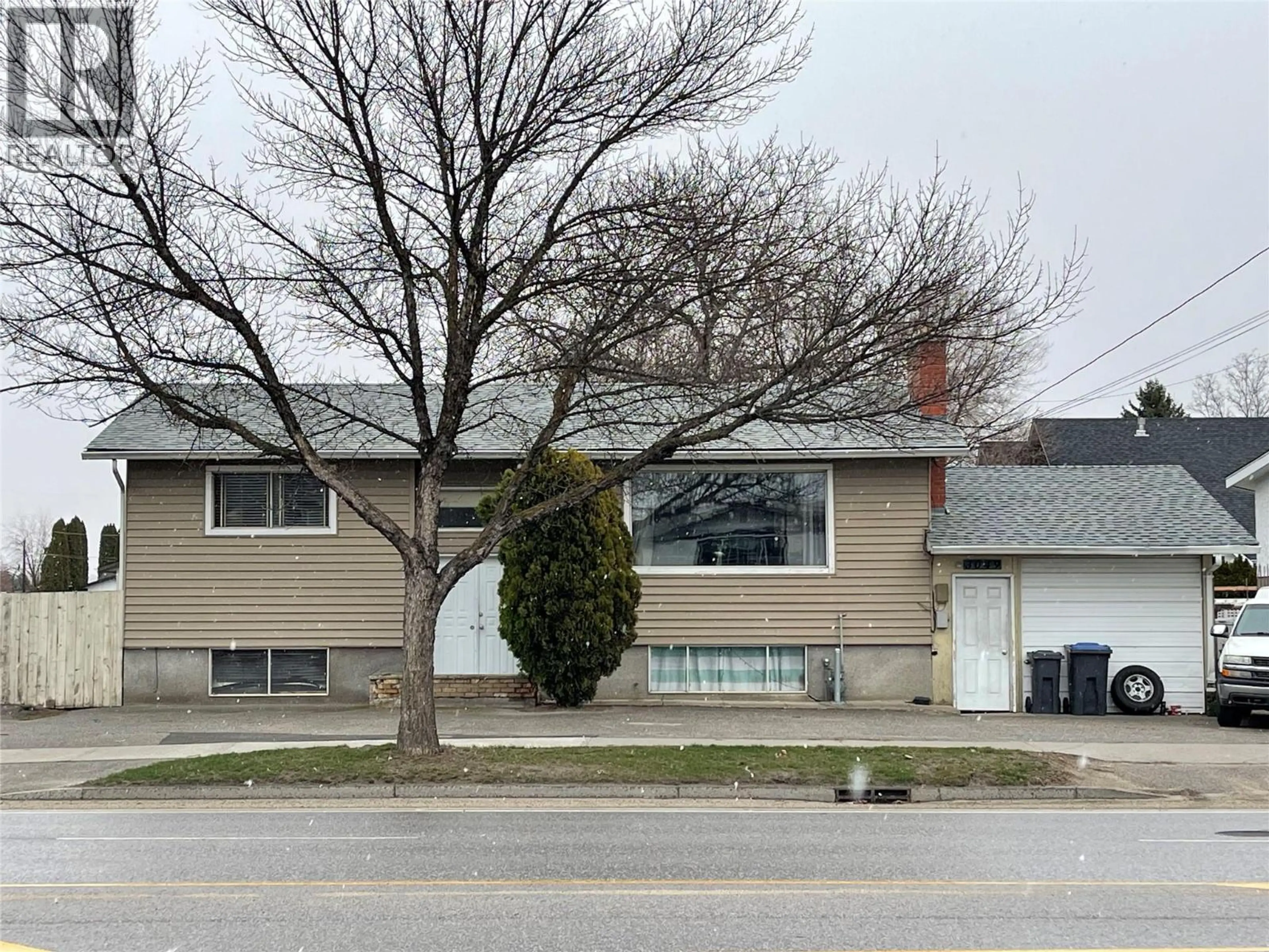 Property at 3049 GORDON DRIVE, Kelowna, BC