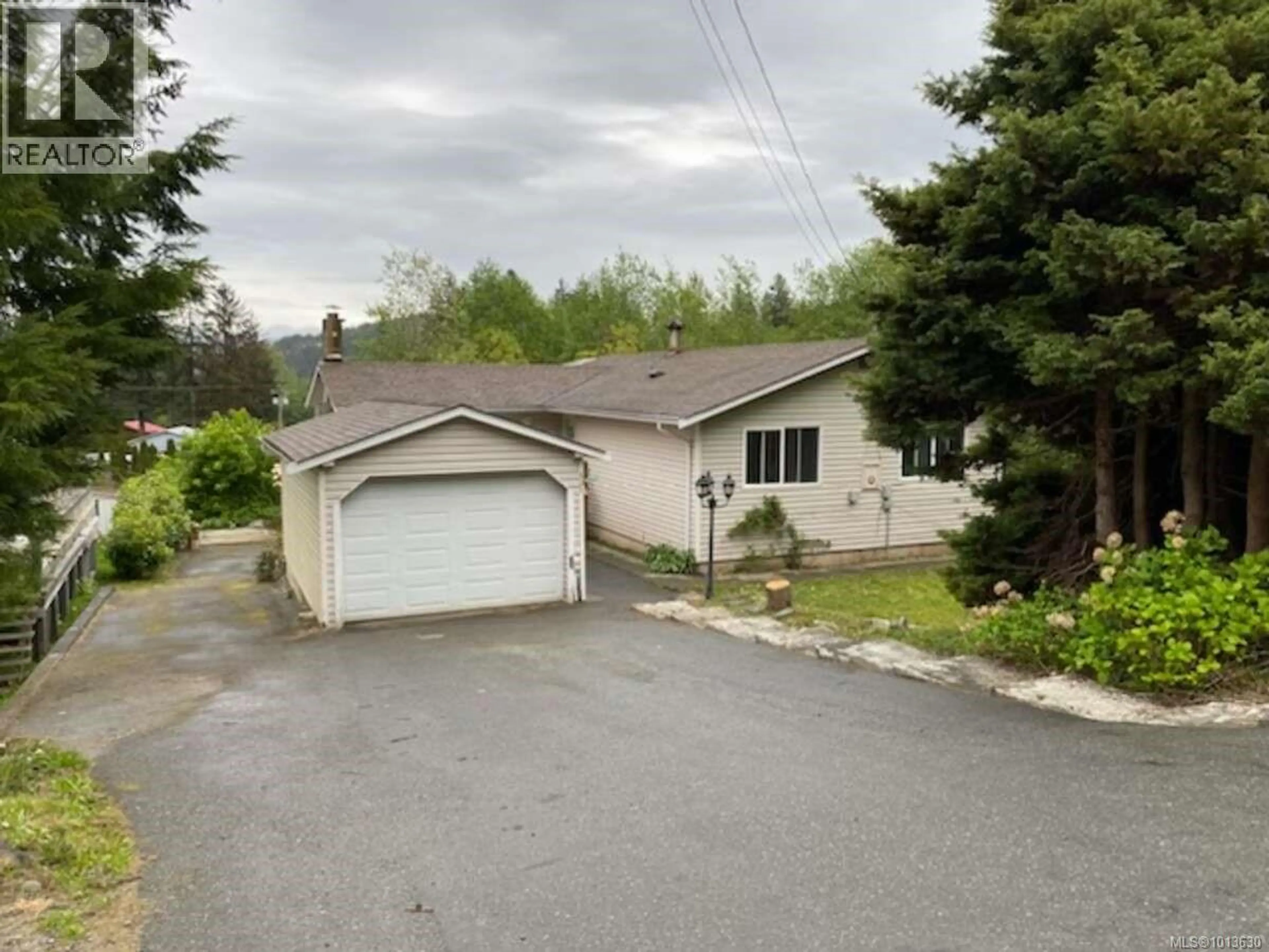 Property at 551 MACMILLAN DR, Sayward, BC