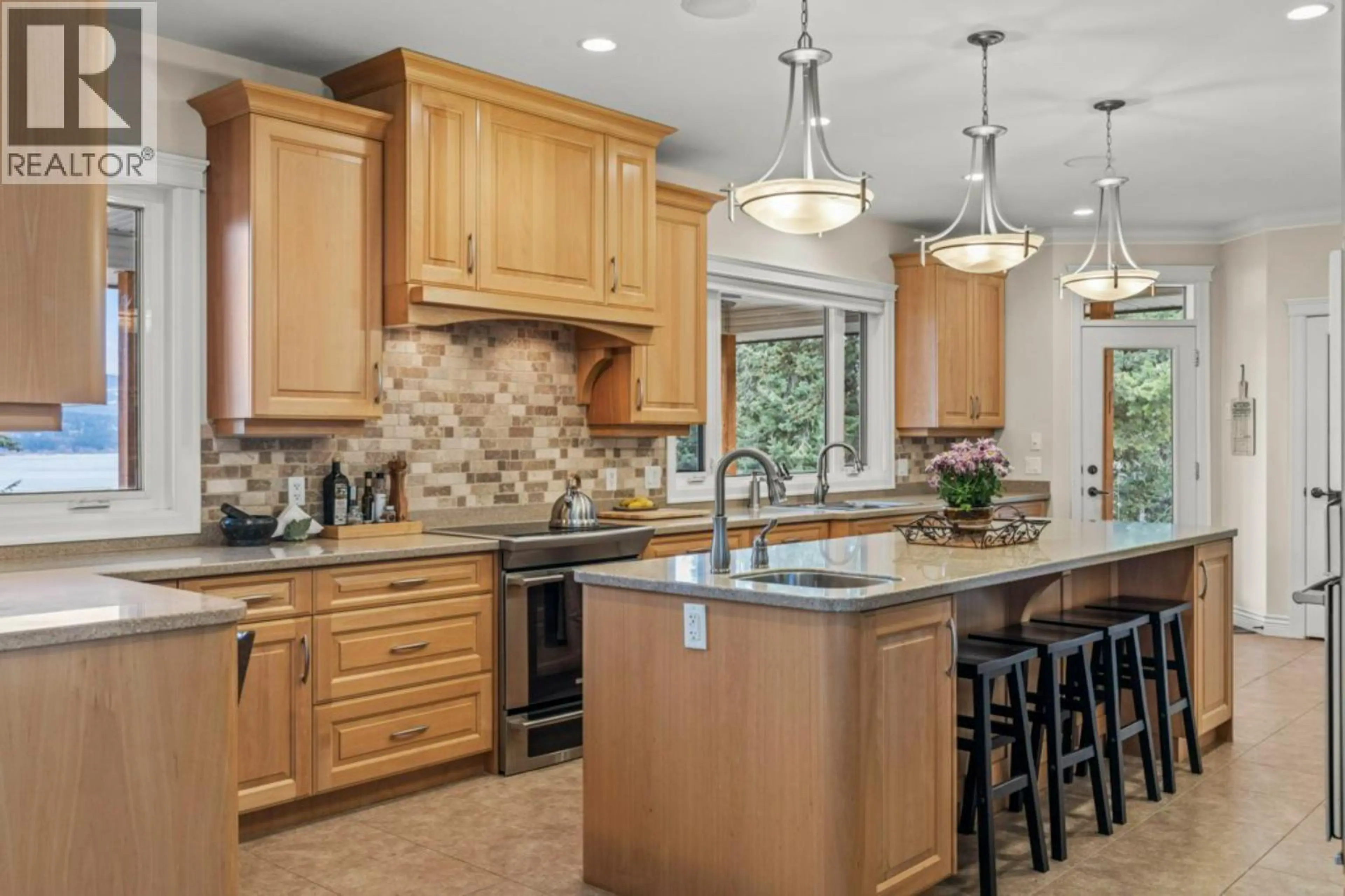 Property at 5694 TRANS CANADA HIGHWAY NW, Salmon Arm, BC