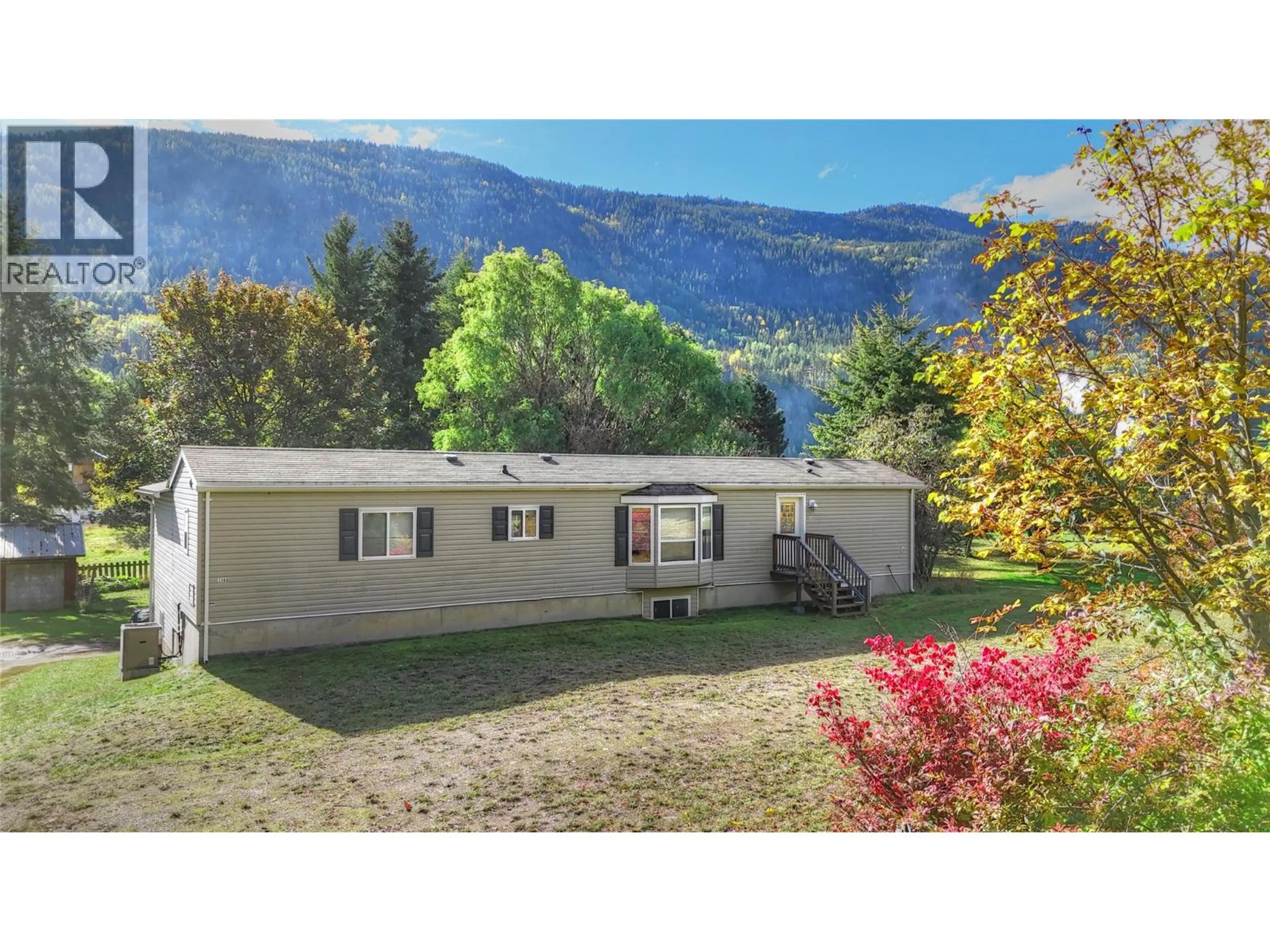 Property at 3560 UPPER LEVELS ROAD, Robson, BC