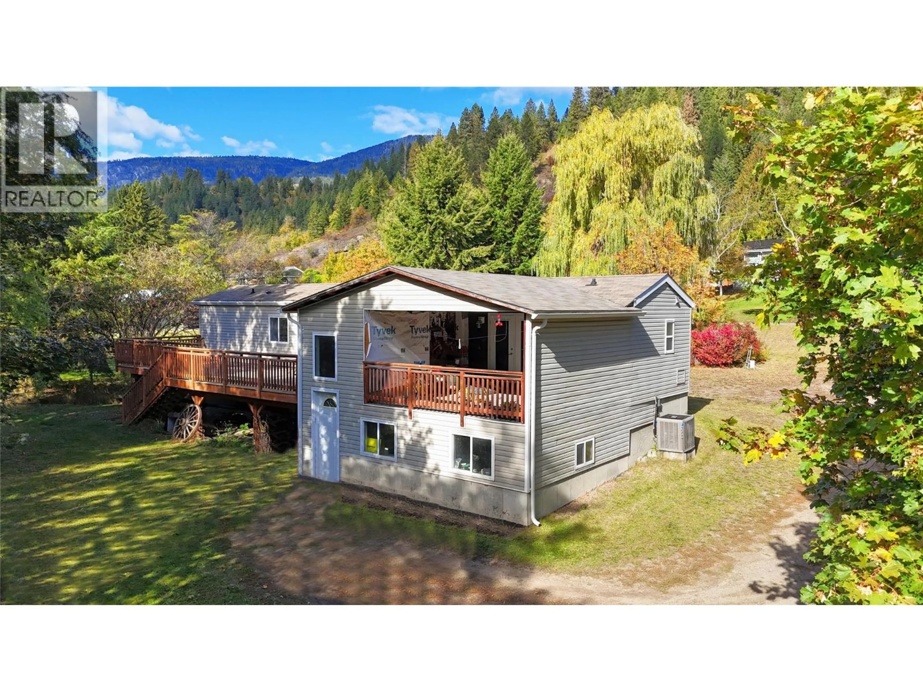 Property at 3560 UPPER LEVELS ROAD, Robson, BC