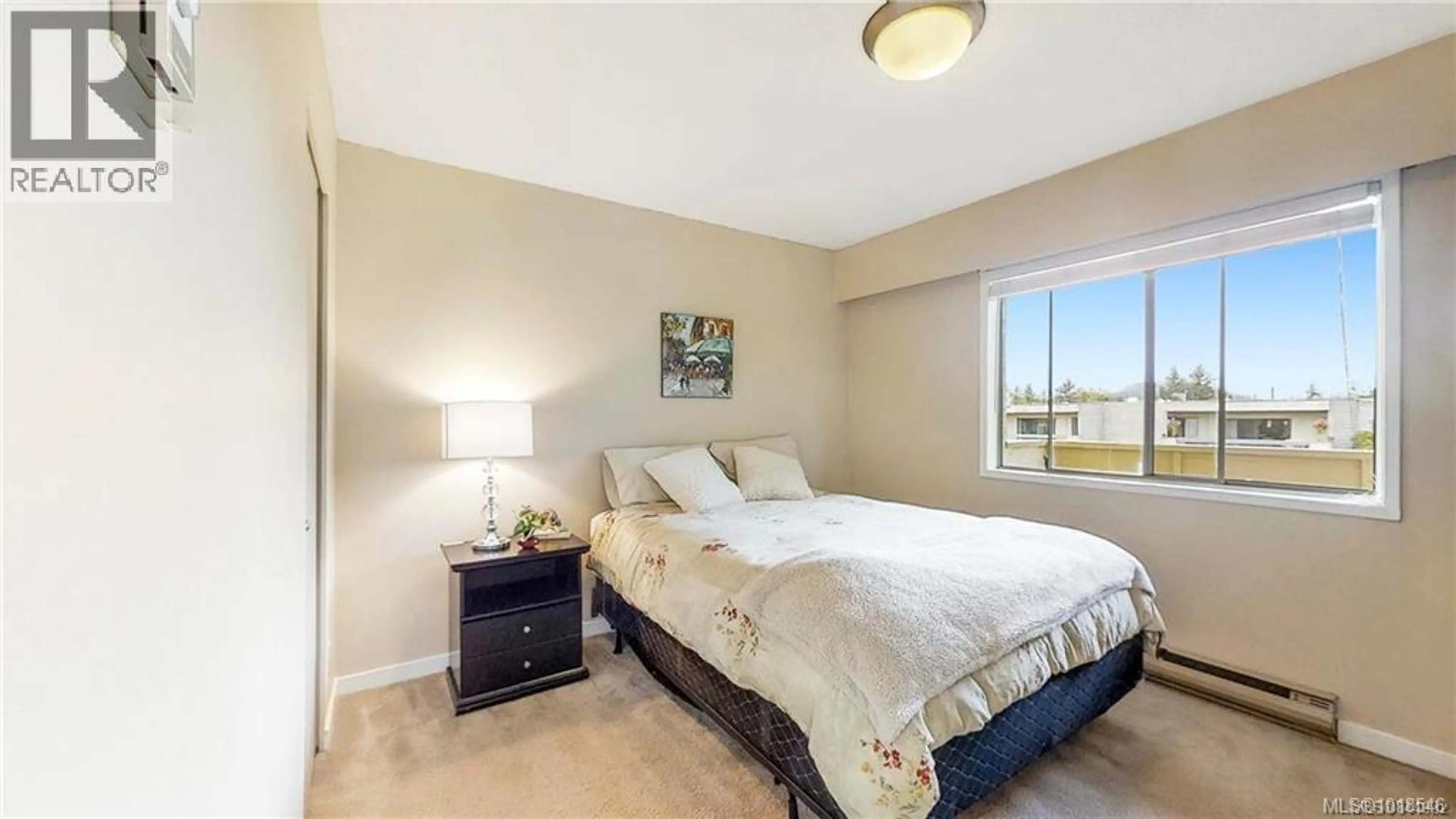 Property at #303 1597 MIDGARD AVE, Saanich, BC