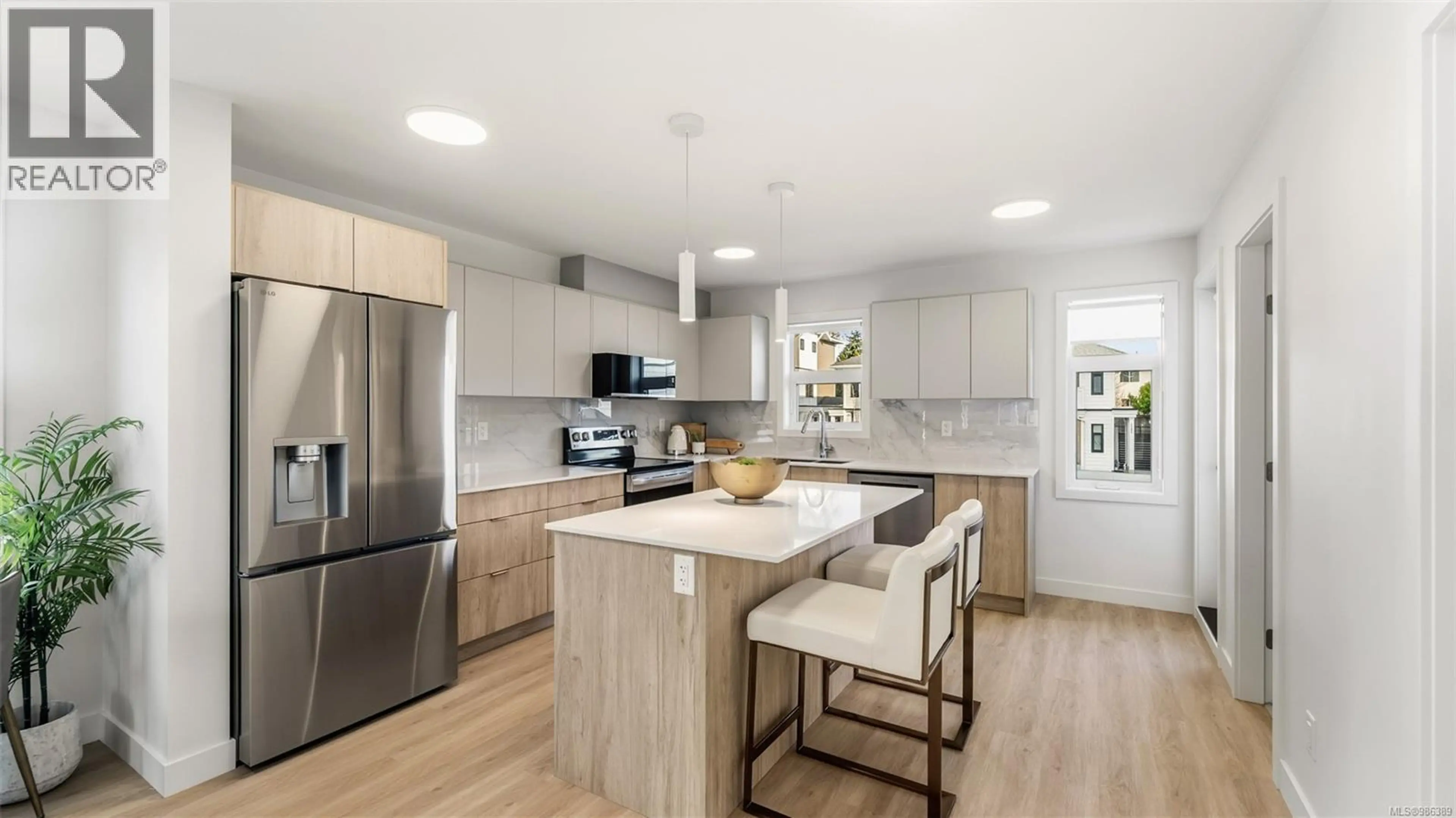 Property at #4-203 4201 TYNDALL AVE, Saanich, BC