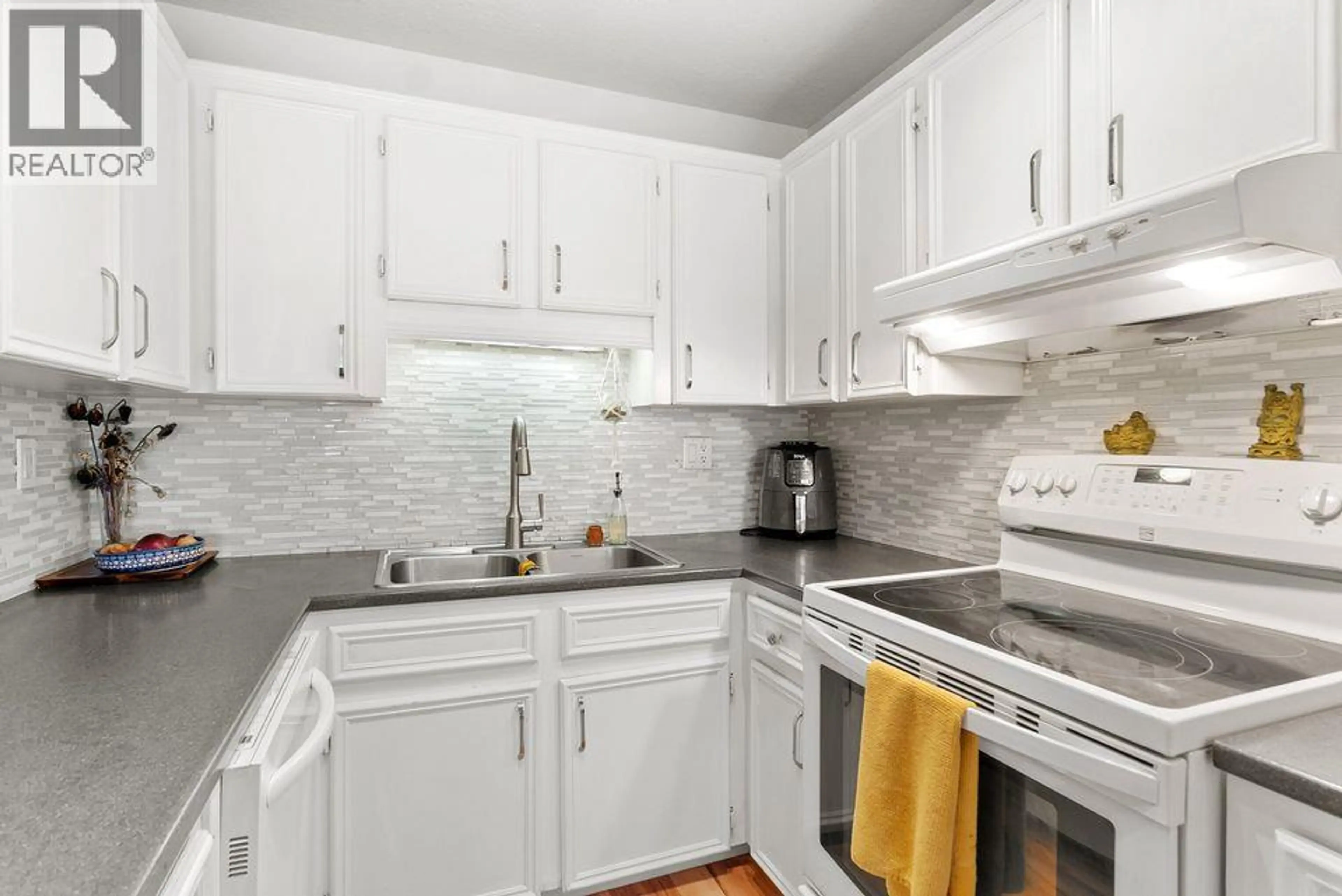 Property at #304 3155 GORDON DRIVE, Kelowna, BC