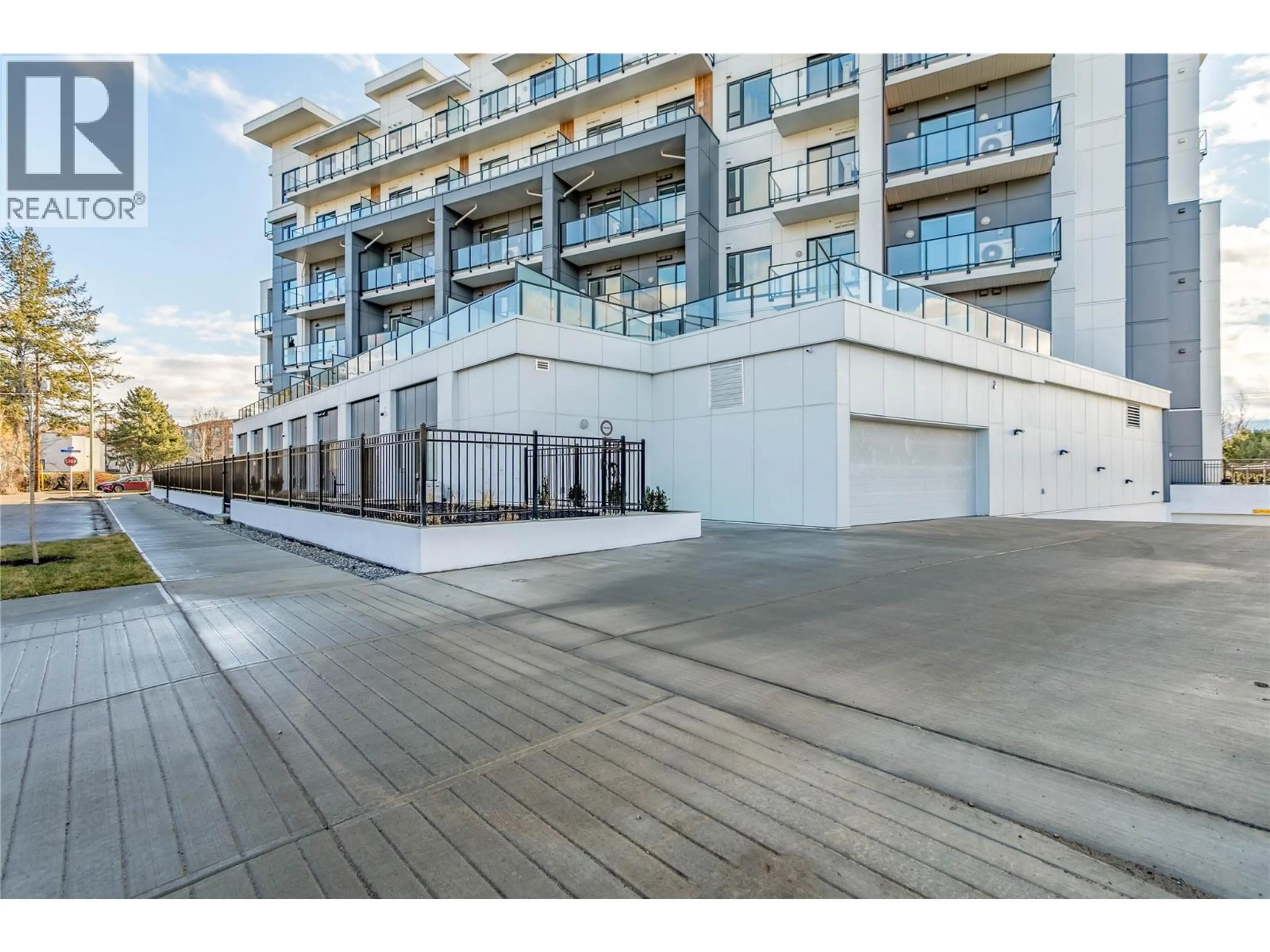 Property at #305 1380 PRIDHAM AVENUE, Kelowna, BC