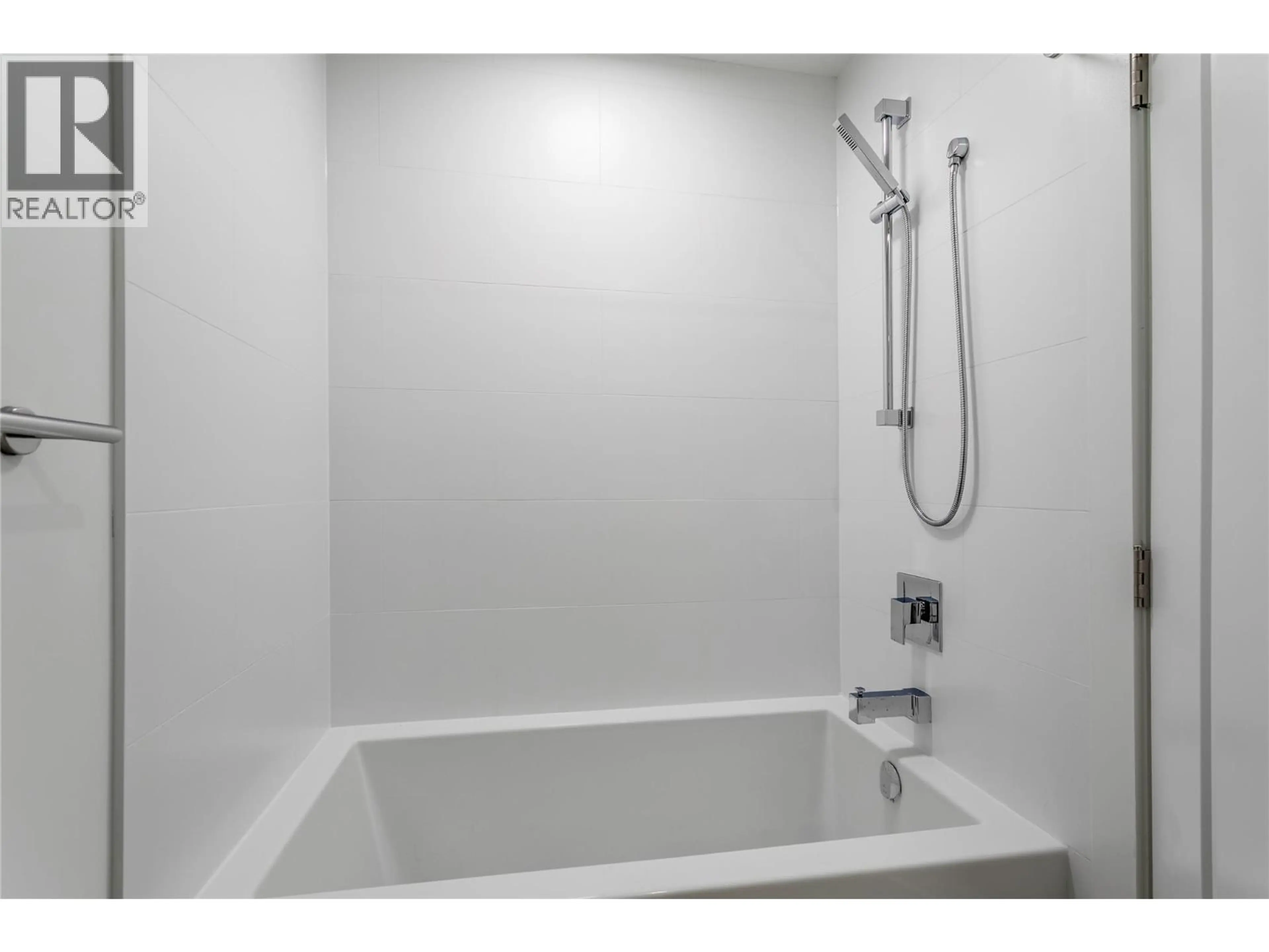 Property at #305 1380 PRIDHAM AVENUE, Kelowna, BC