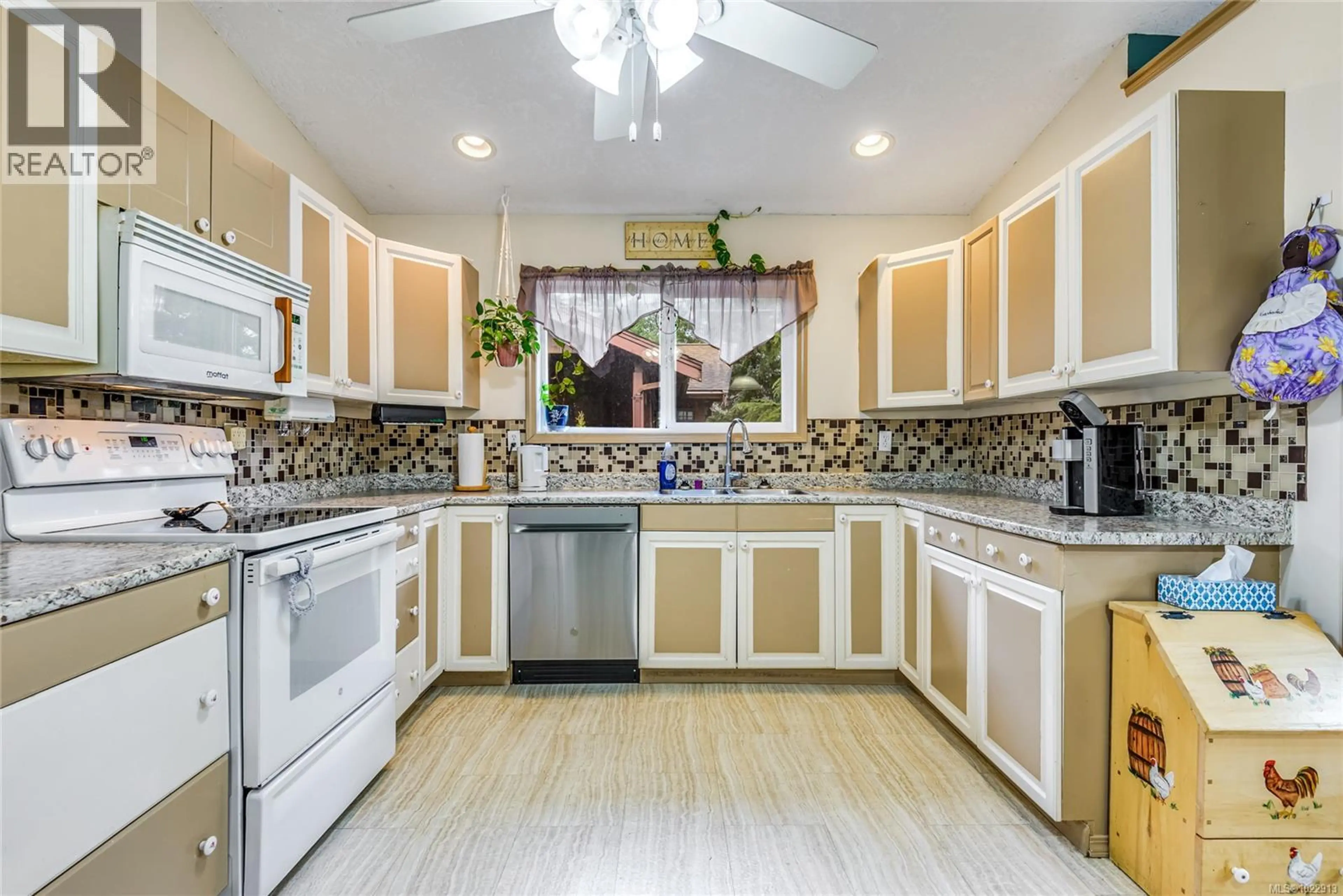 Property at 8955 MCLAREY AVE, Black Creek, BC