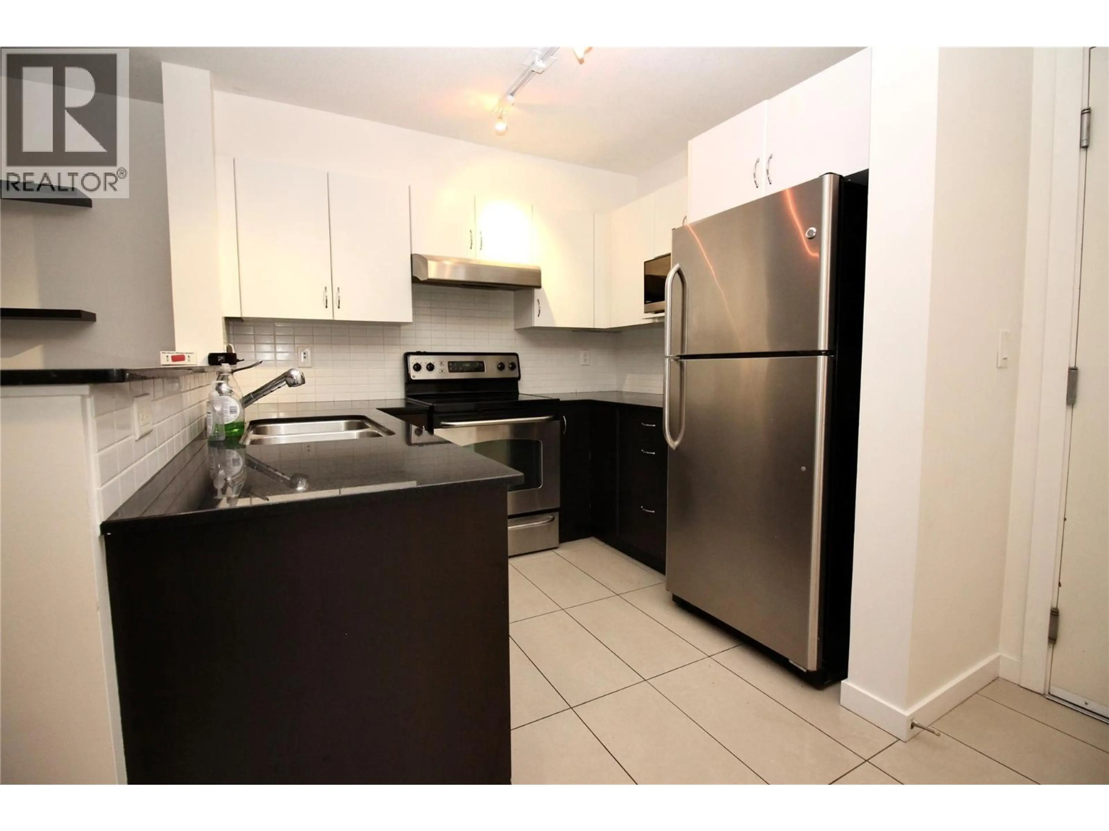 Property at #404 571 YATES ROAD, Kelowna, BC