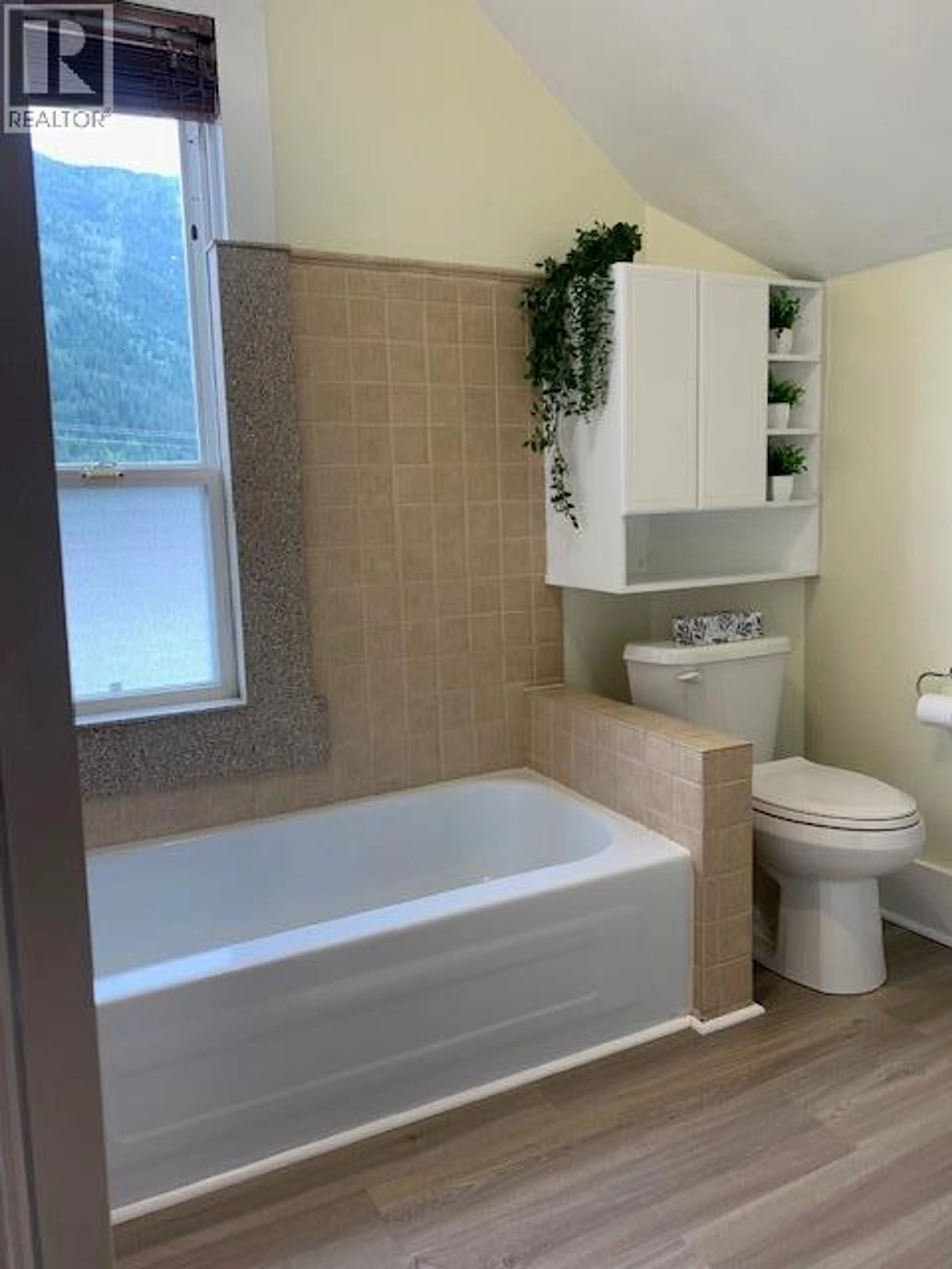 Property at 915 FRONT STREET, Nelson, BC