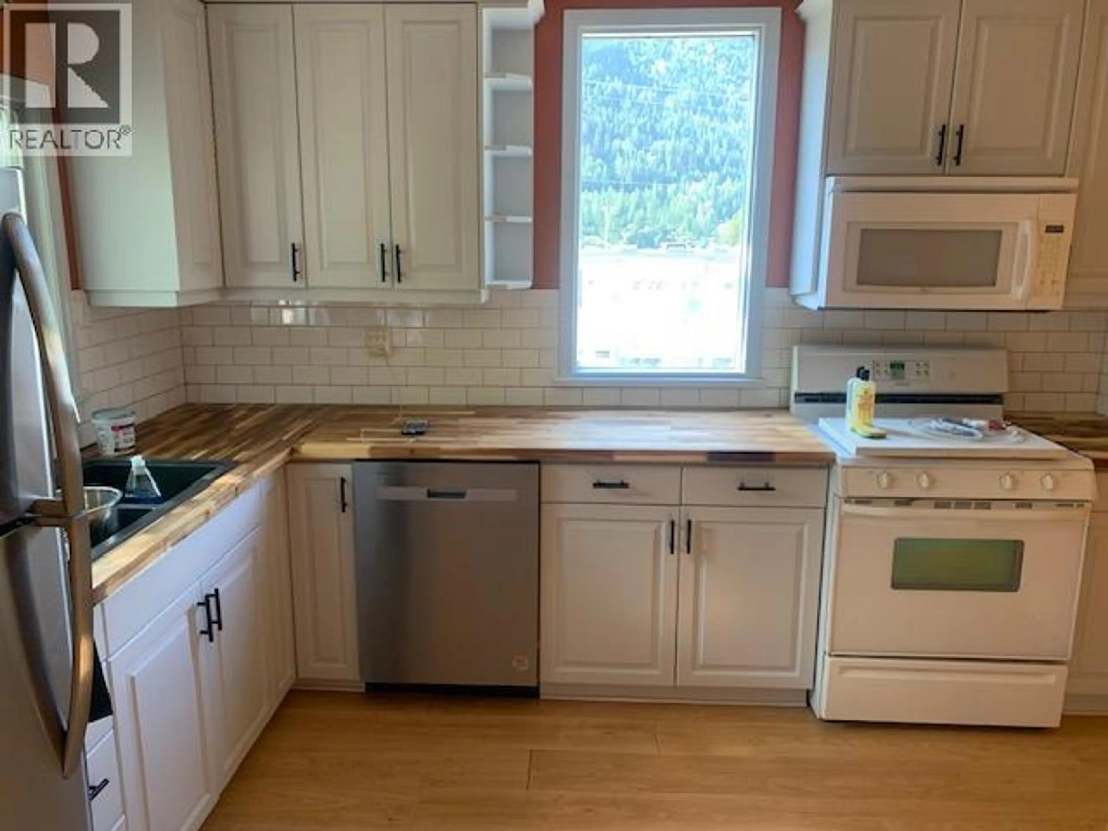 Property at 915 FRONT STREET, Nelson, BC