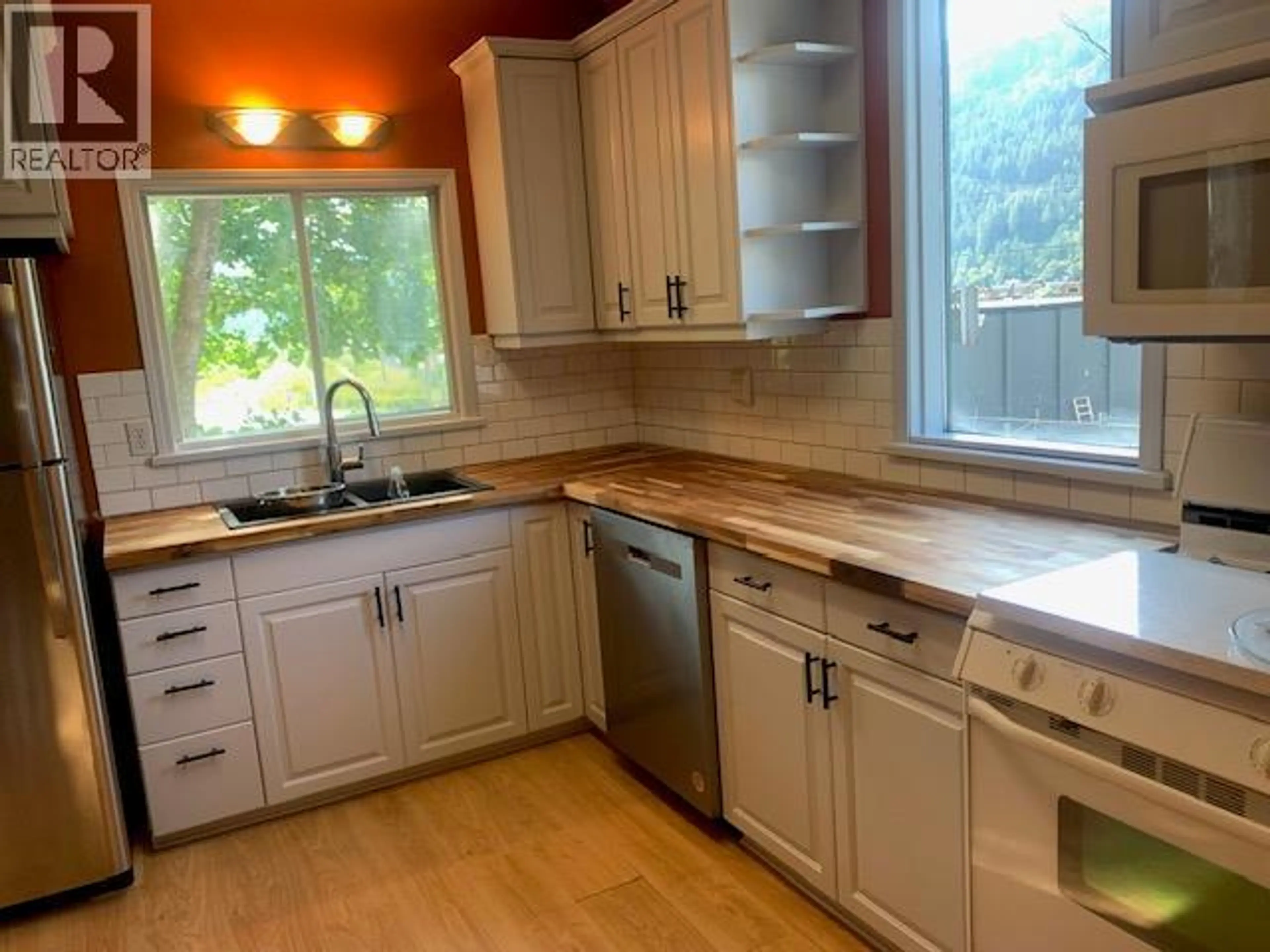 Property at 915 FRONT STREET, Nelson, BC